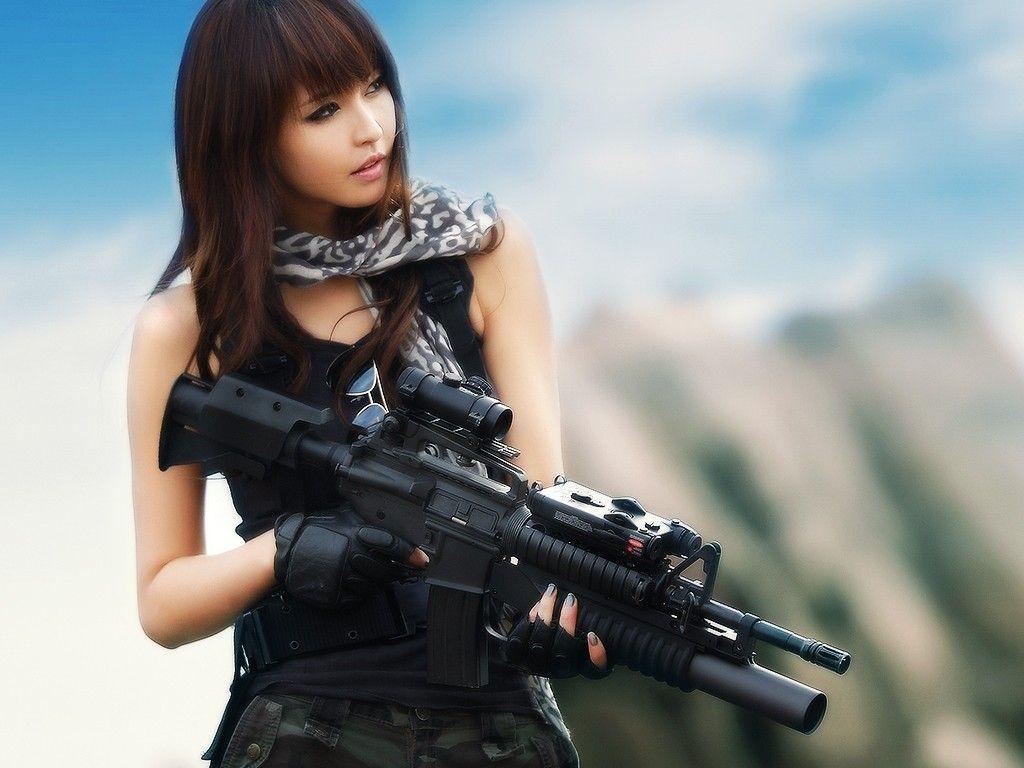 1024x768 Girls With Guns Wallpaper