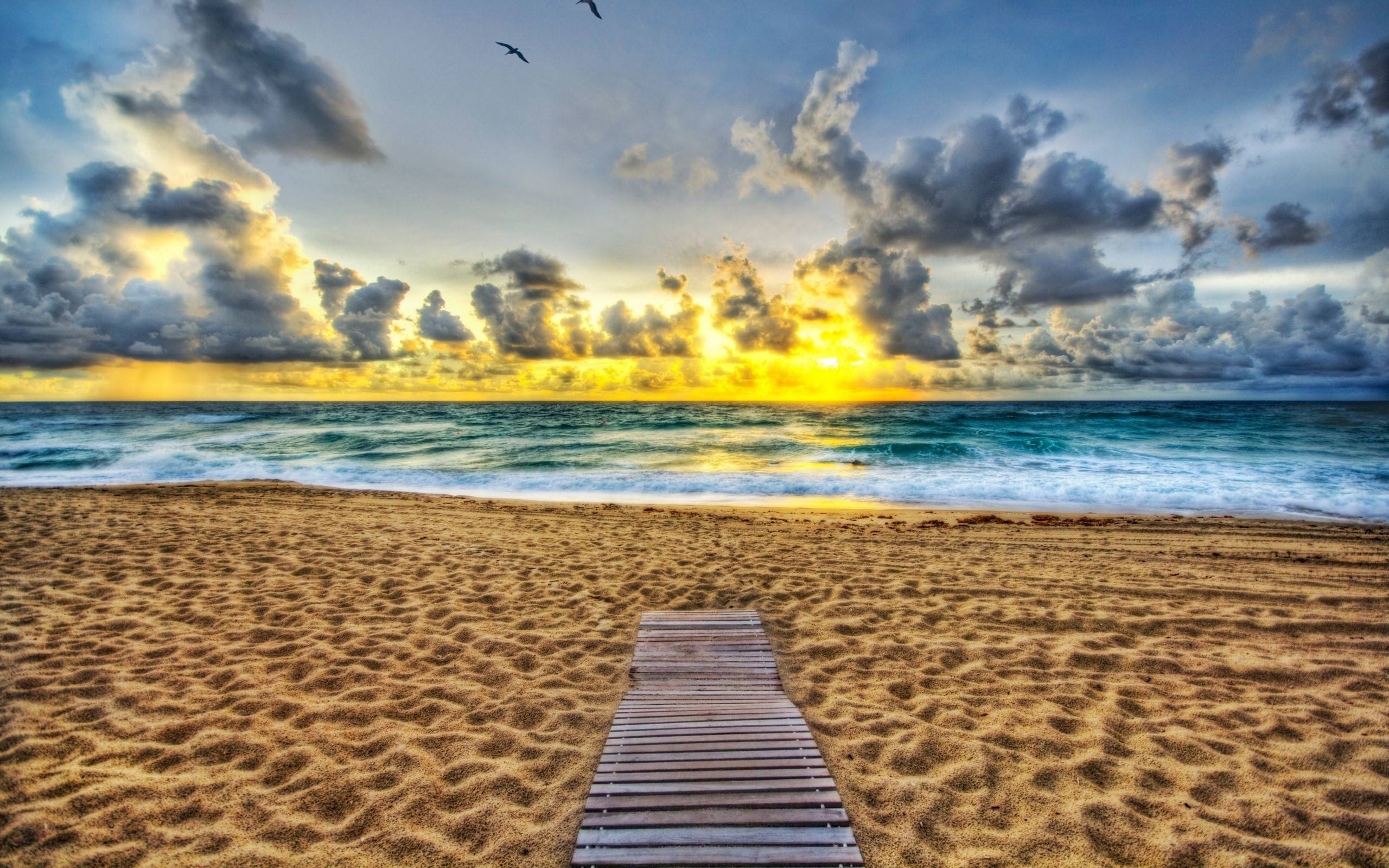 2560x1600 Waikiki Beach Wallpaper HD (2560x1600 px, 1386.51 Kb)