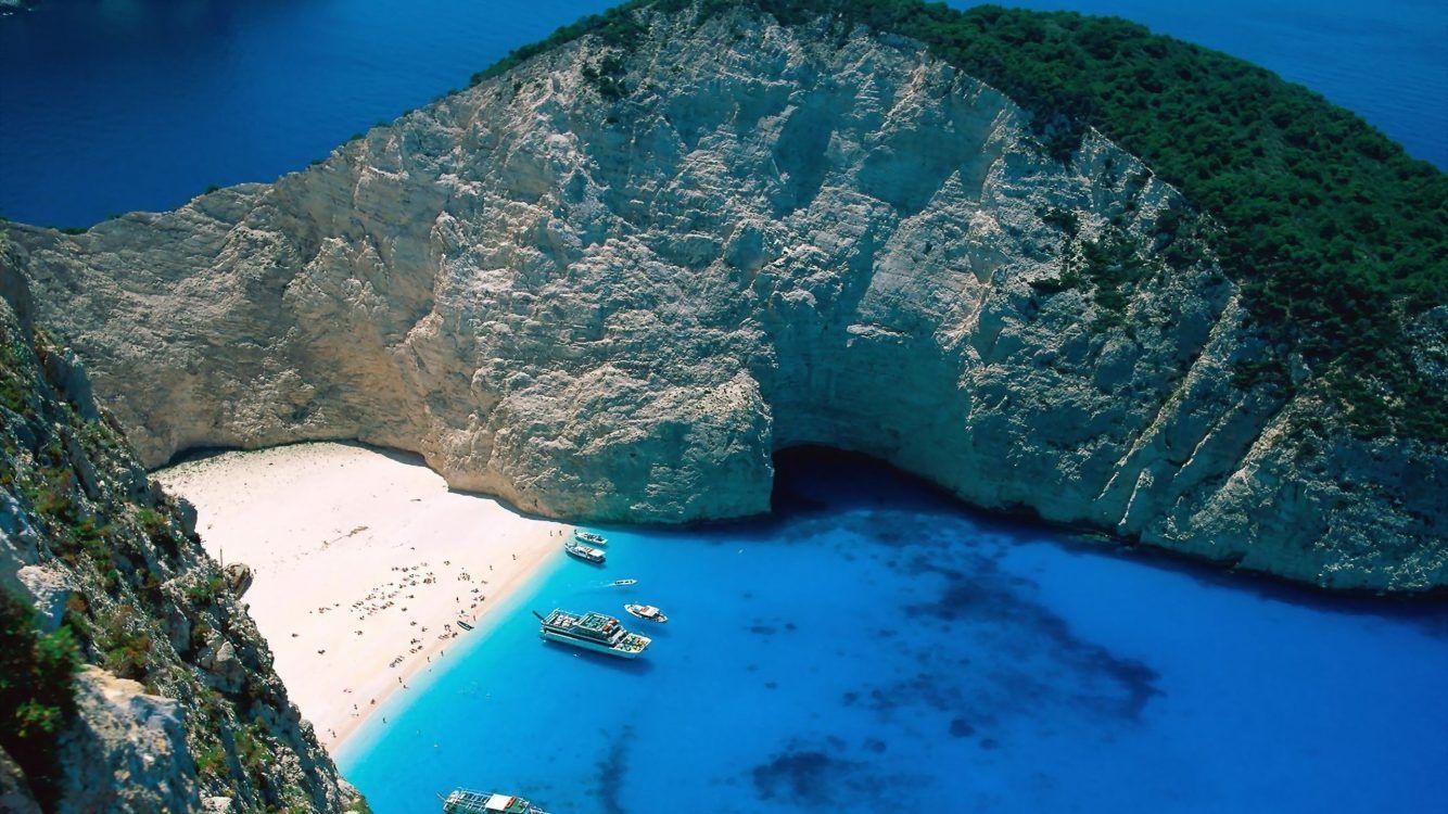 1334x750 Hdwallpaper87.com White sand beach between mountains