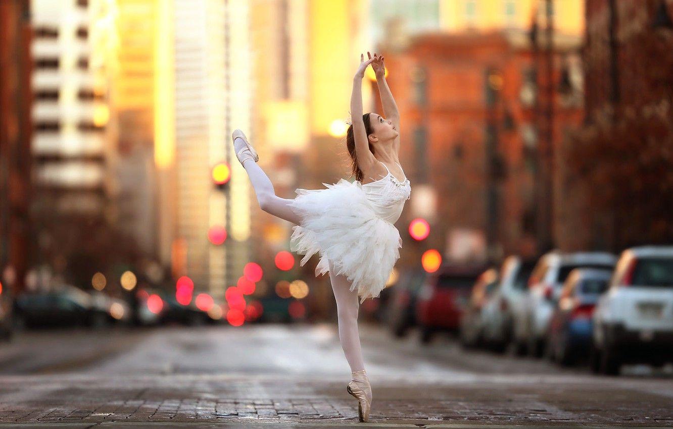 1332x850 Wallpaper street, dance, girl, ballerina, tiny dancer image