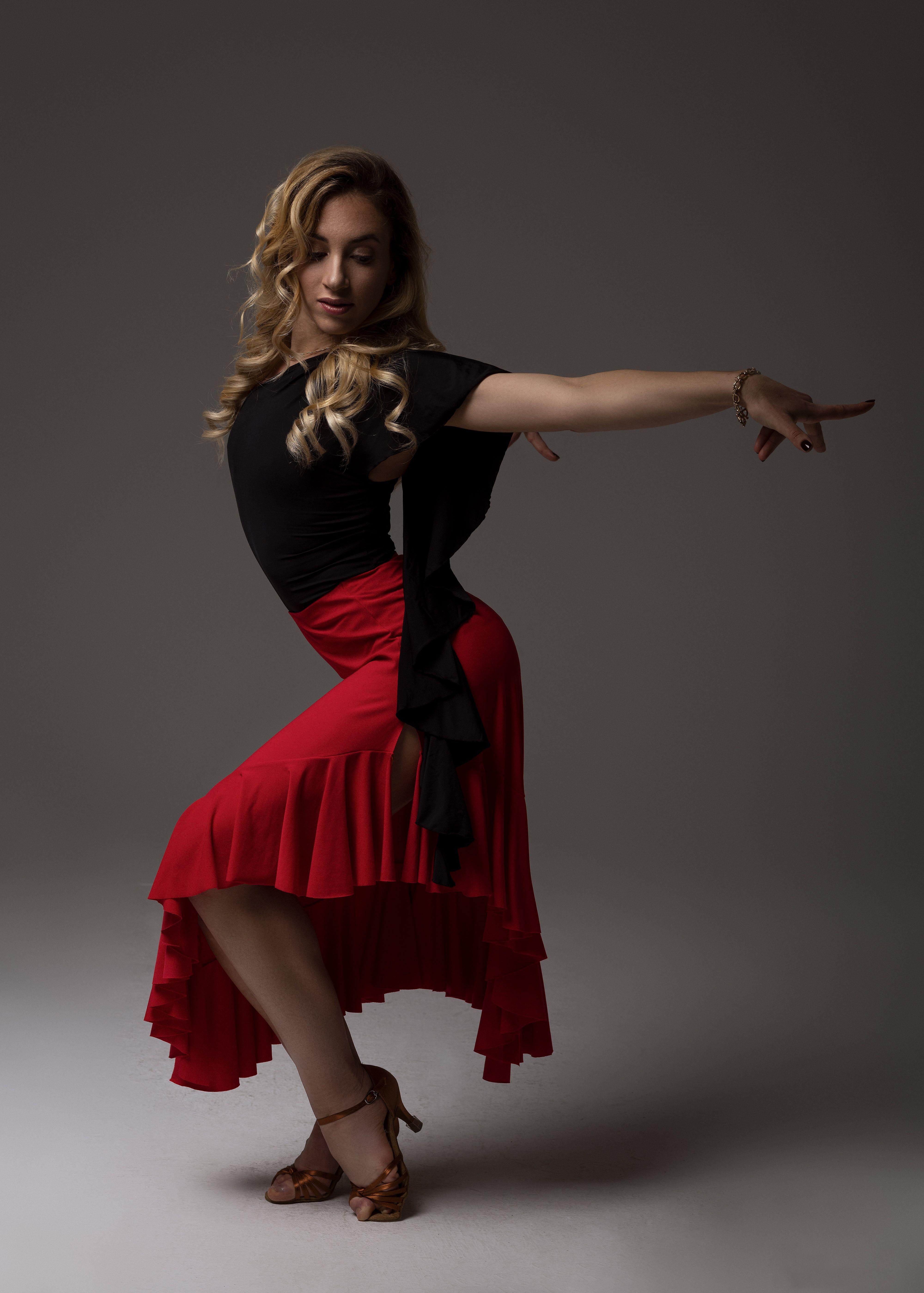 4000x5597 Desktop Wallpaper Skirt Blonde girl Dance posing female 4000x5597
