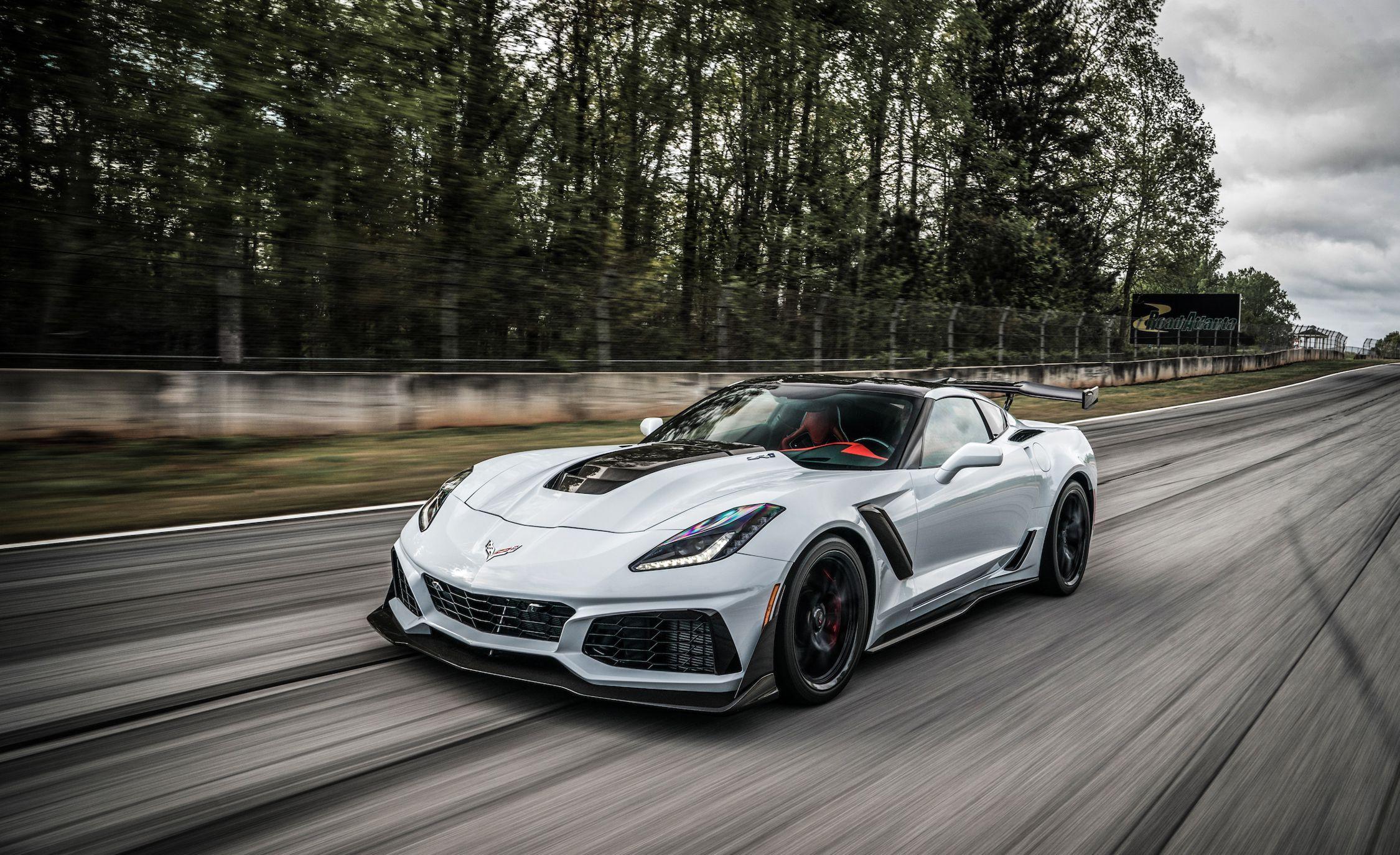 2250x1375 Chevrolet Corvette ZR1 Front Three Quarter Wallpaper 55