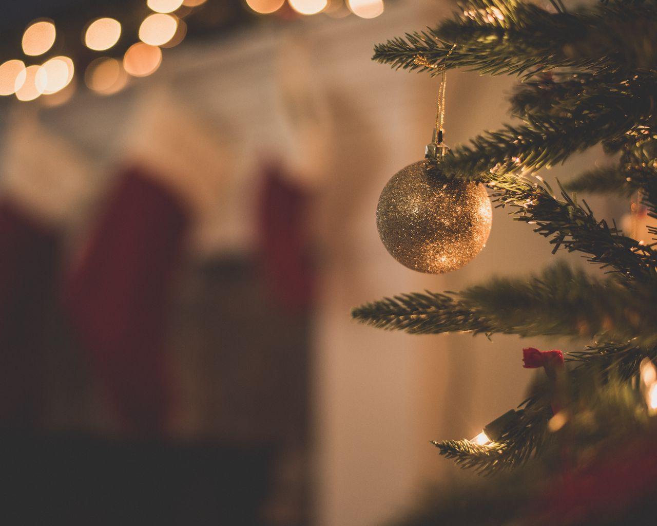 1280x1024 Download wallpaper 1280x1024 christmas tree, christmas decorations