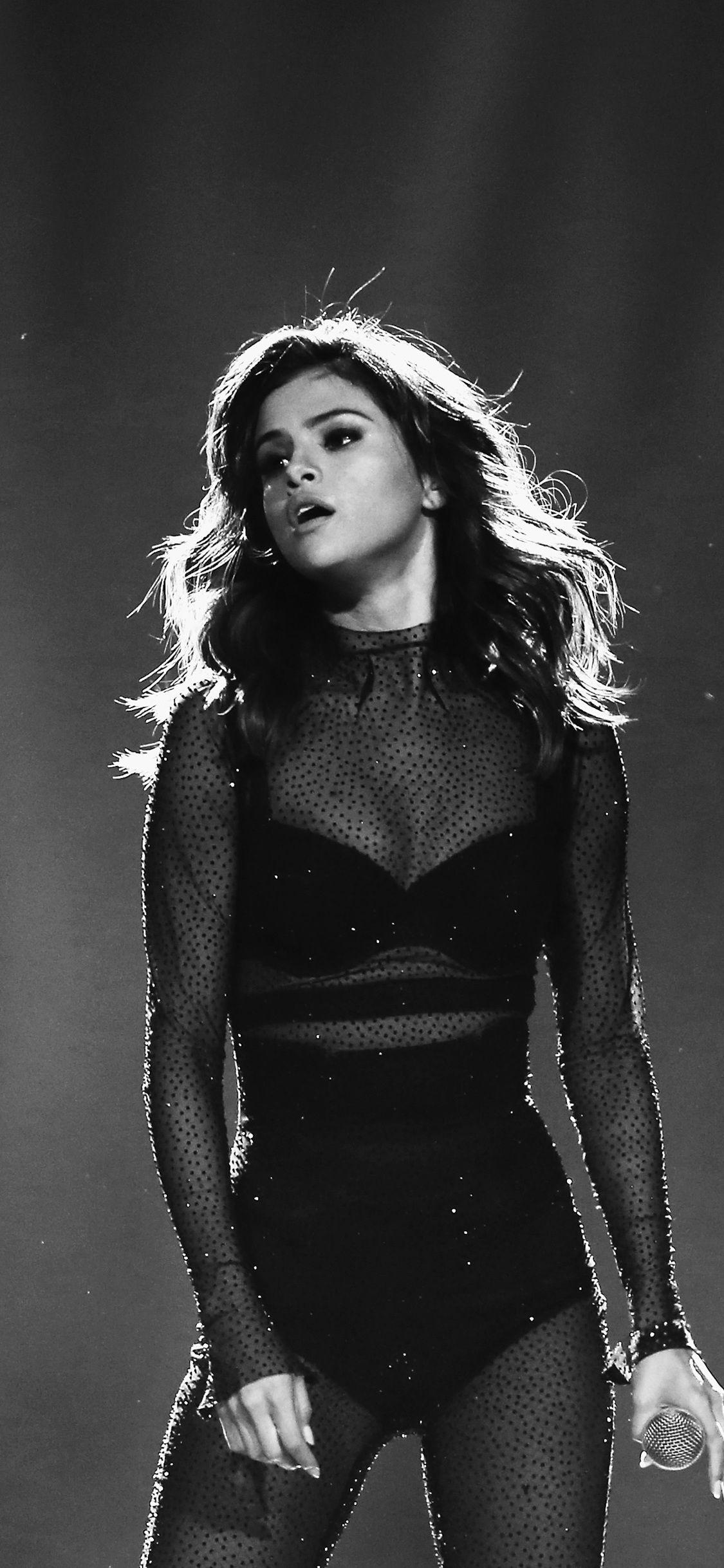 1125x2436 Selena Gomez iPhone Wallpaper