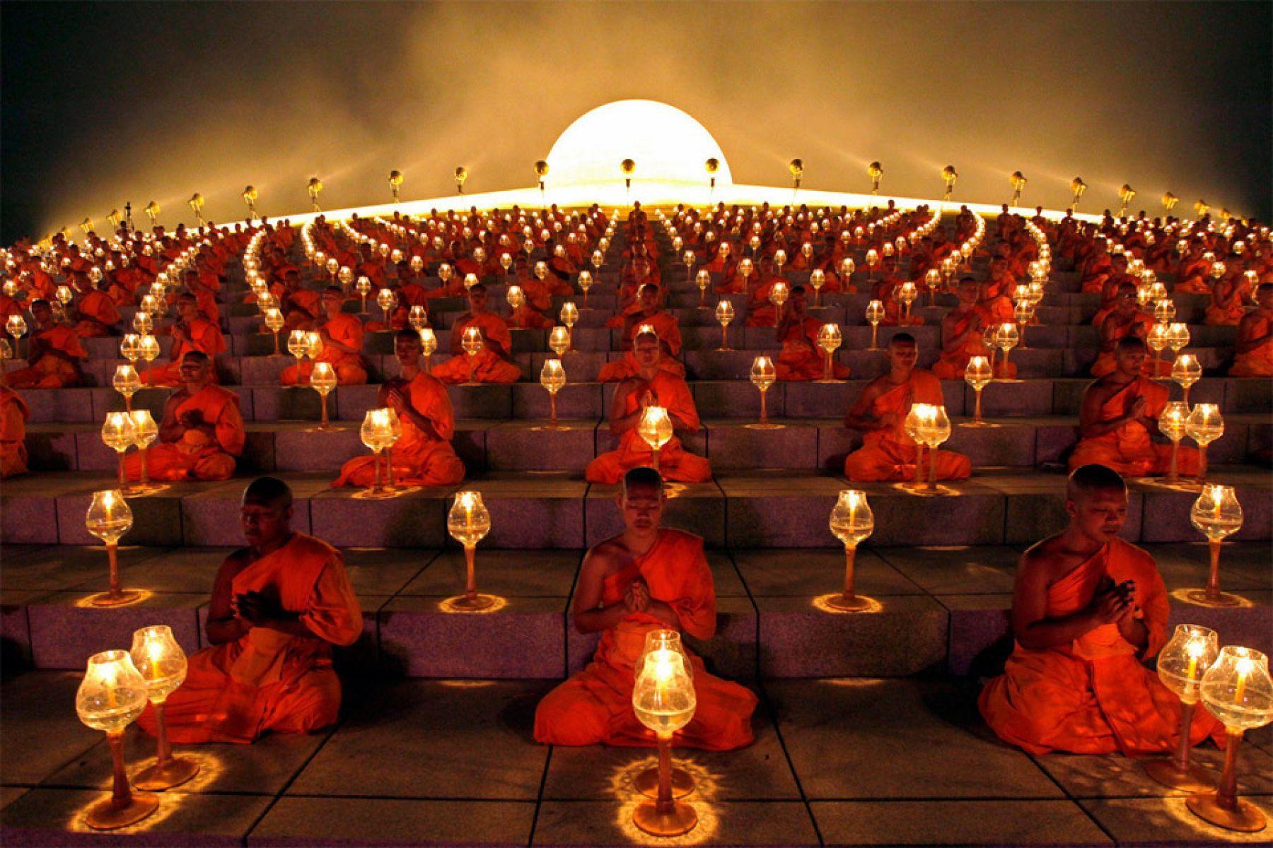 1800x1200 Buddhist Monks At A Lantern Lighting Ceremony. HD Travel