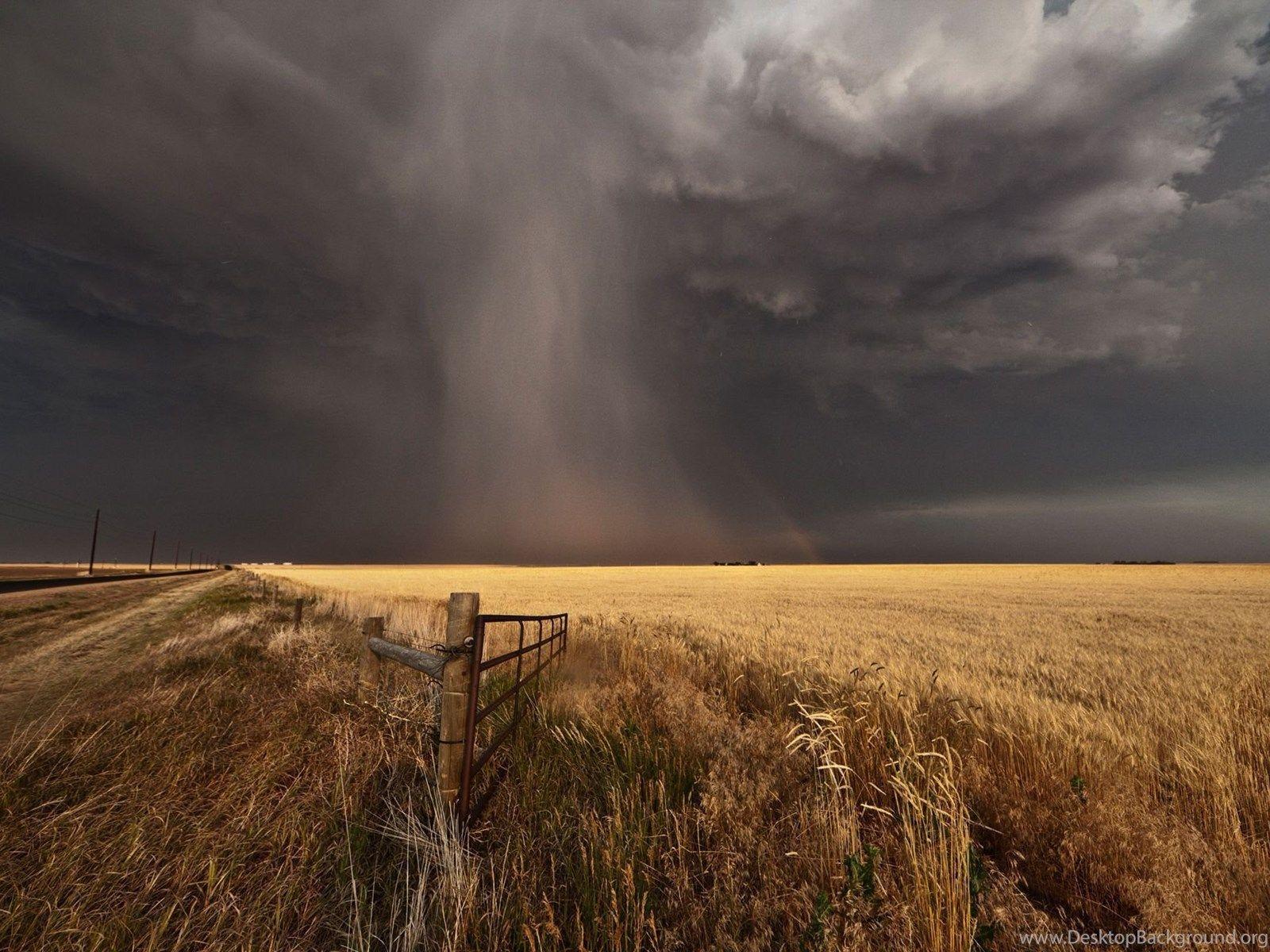 1600x1200 Tornado Desktop Wallpaper Desktop Background