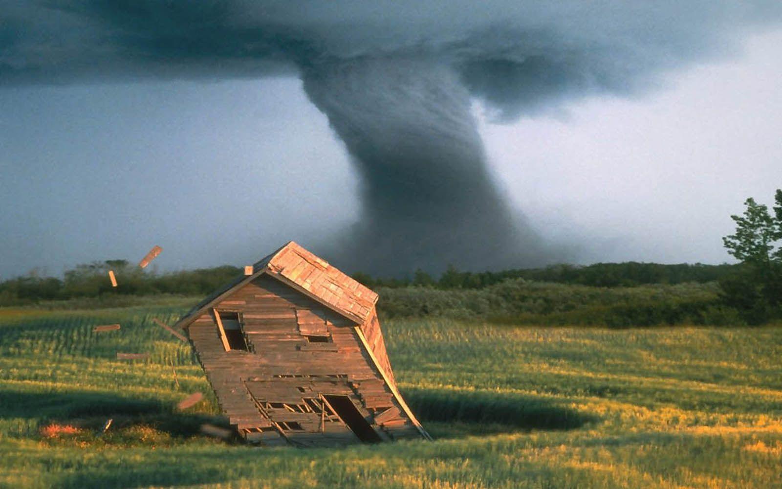 1600x1000 wallpaper: Tornado