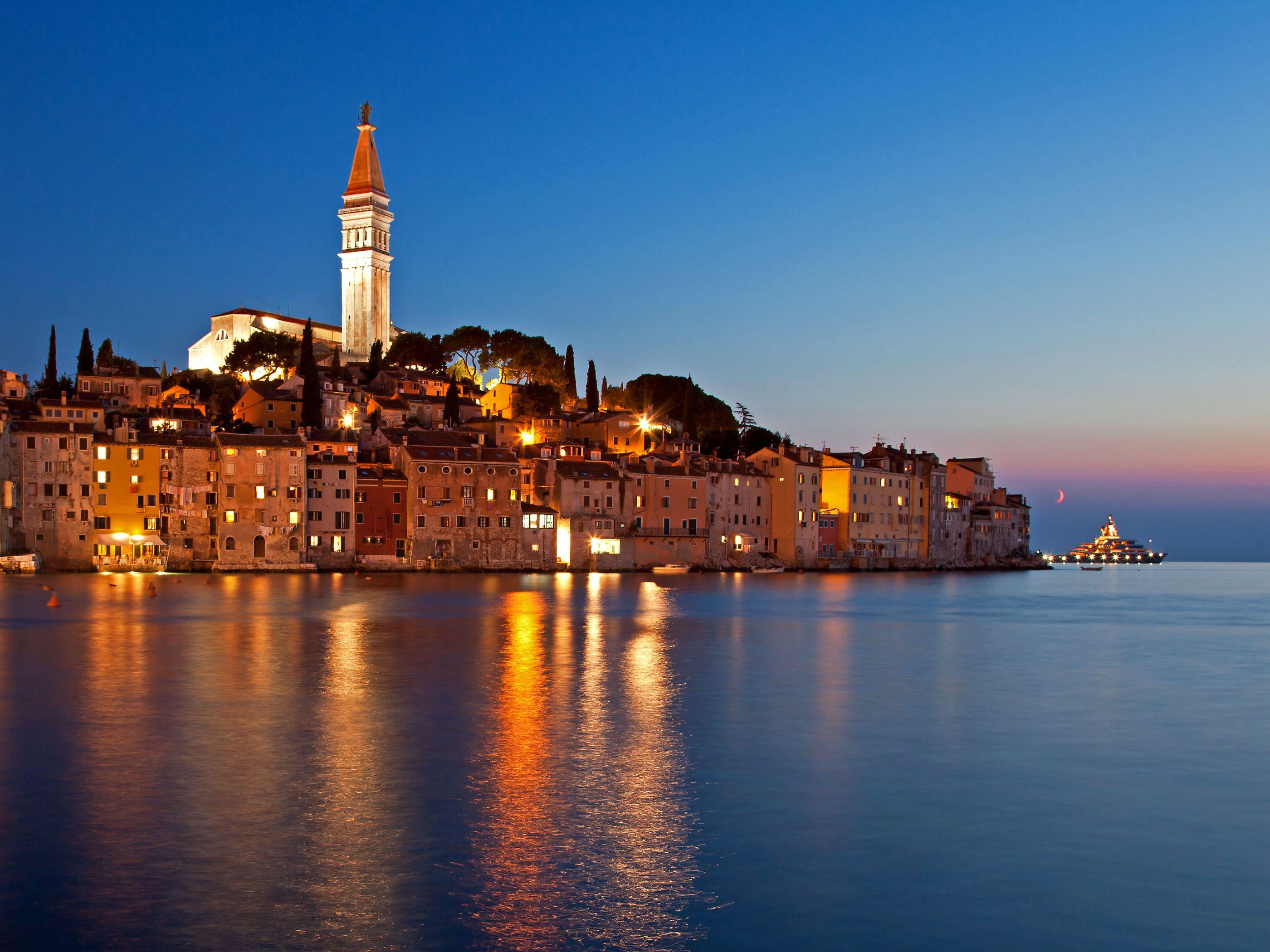2800x2100 A Breath Taking Sky At The Night In Rovinj, Croatia