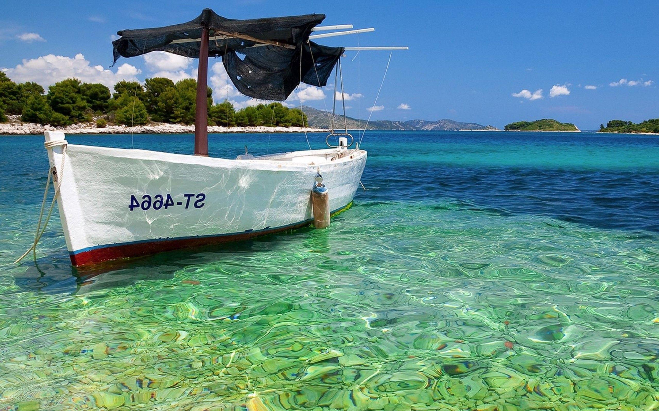 2560x1600 Croatian Boat