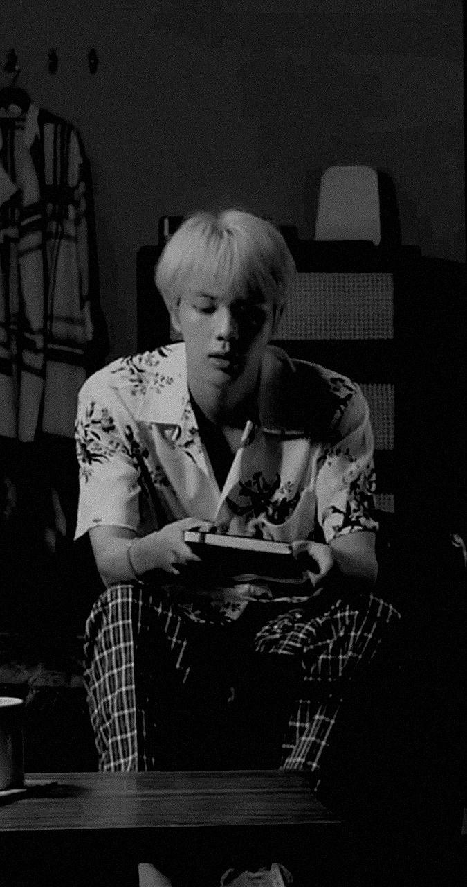 675x1280 ; jin epiphany lockscreen. uploaded by ; 「 Snŏglý 」