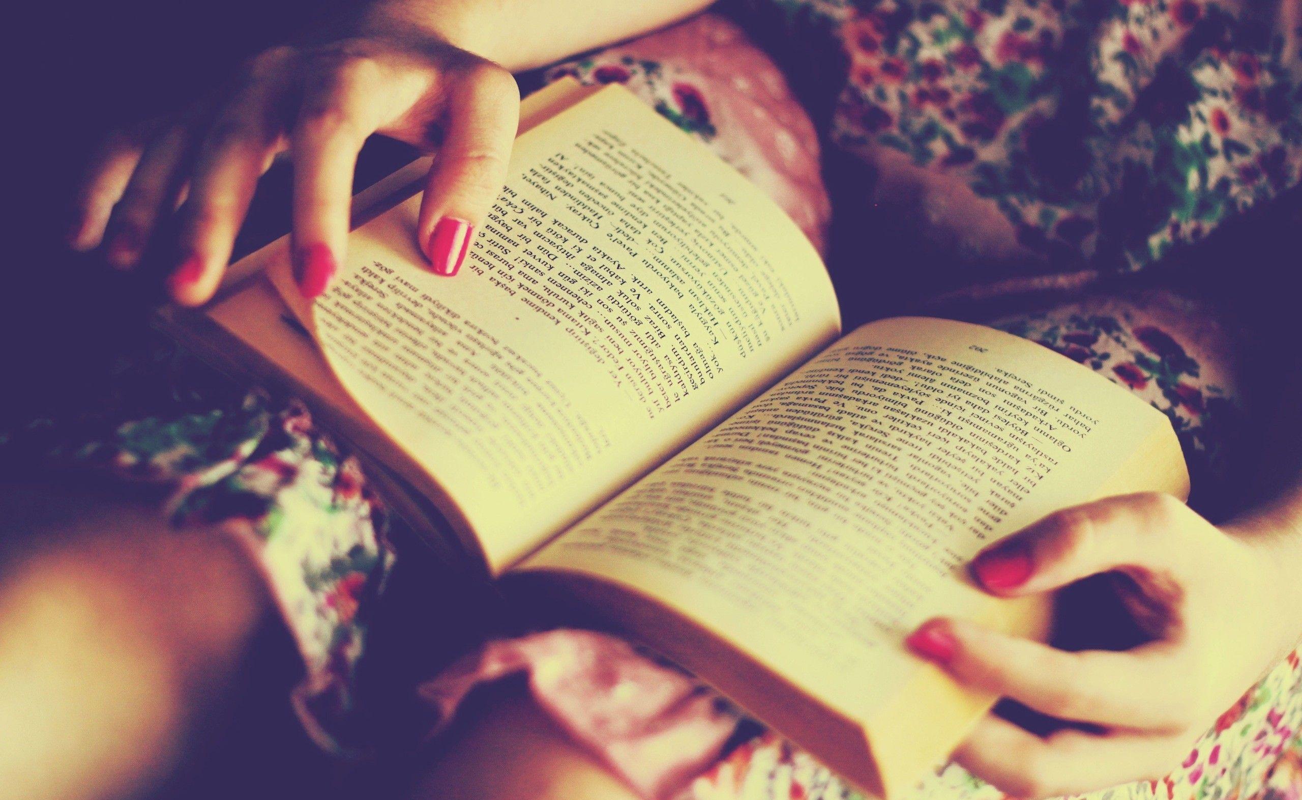 2560x1572 Book Wallpaper HD