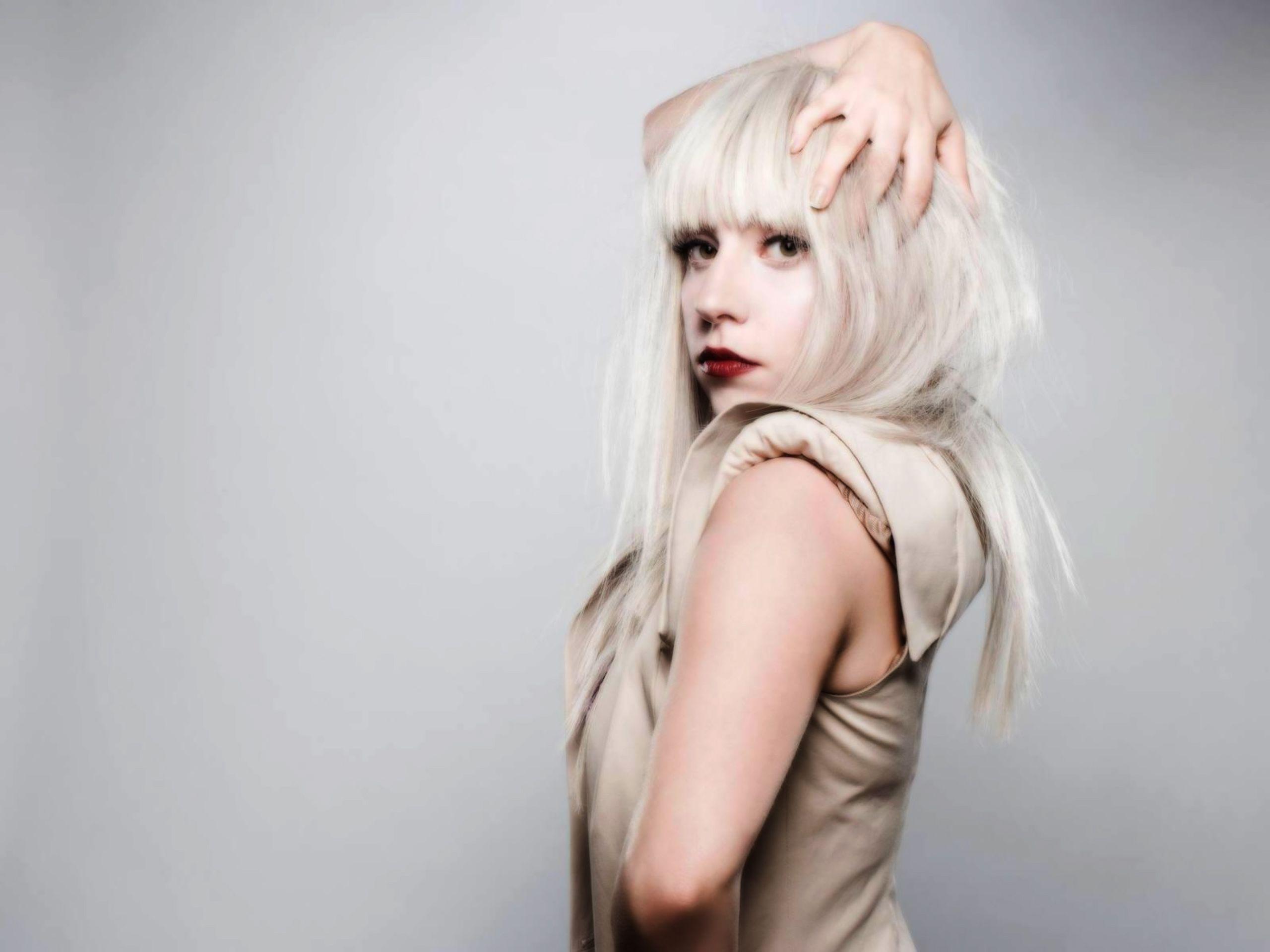 2560x1920 Lady Gaga Wallpaper