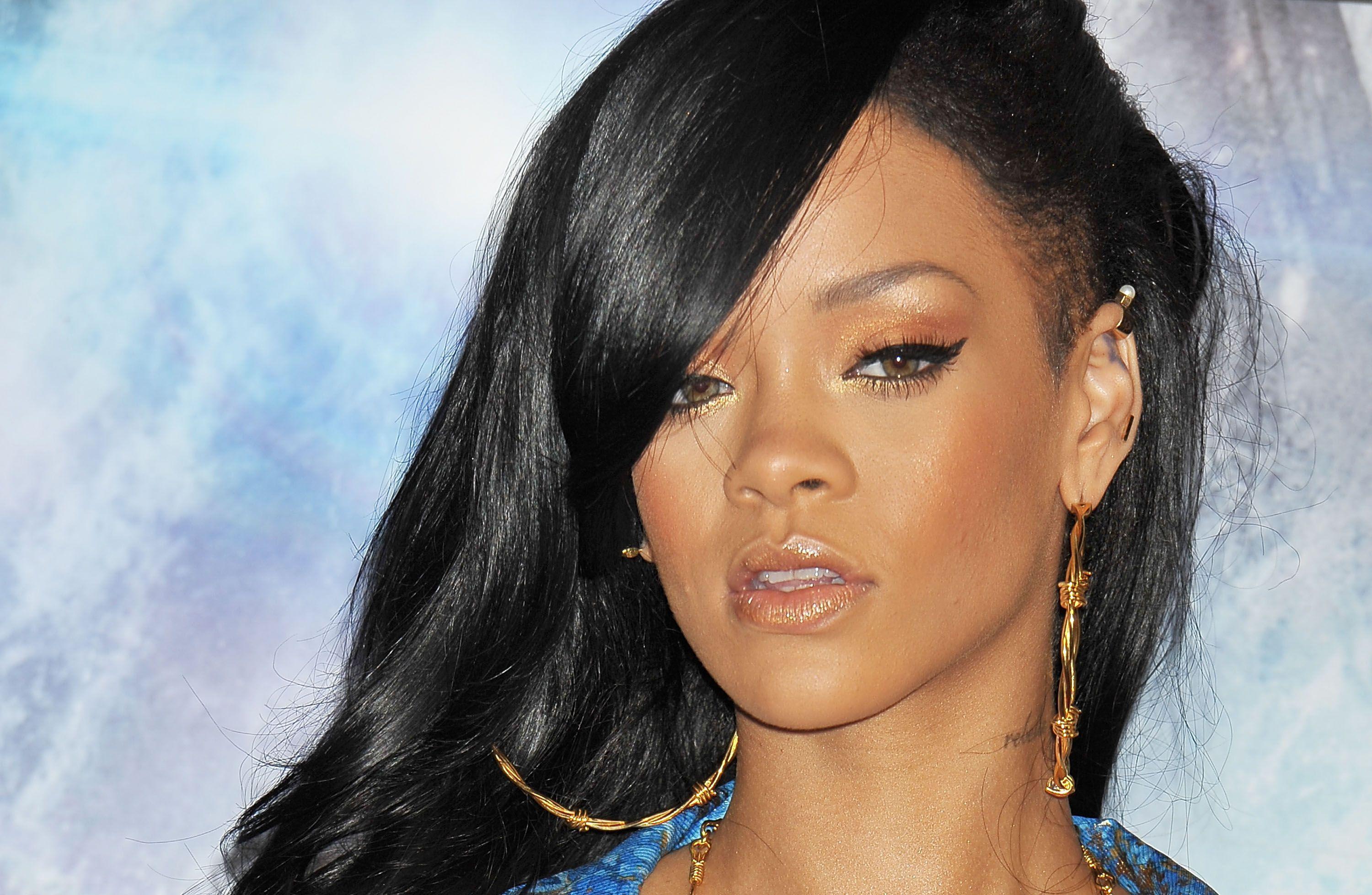 3000x1957 Rihanna's Fenty Beauty makeup line is finally (almost) here