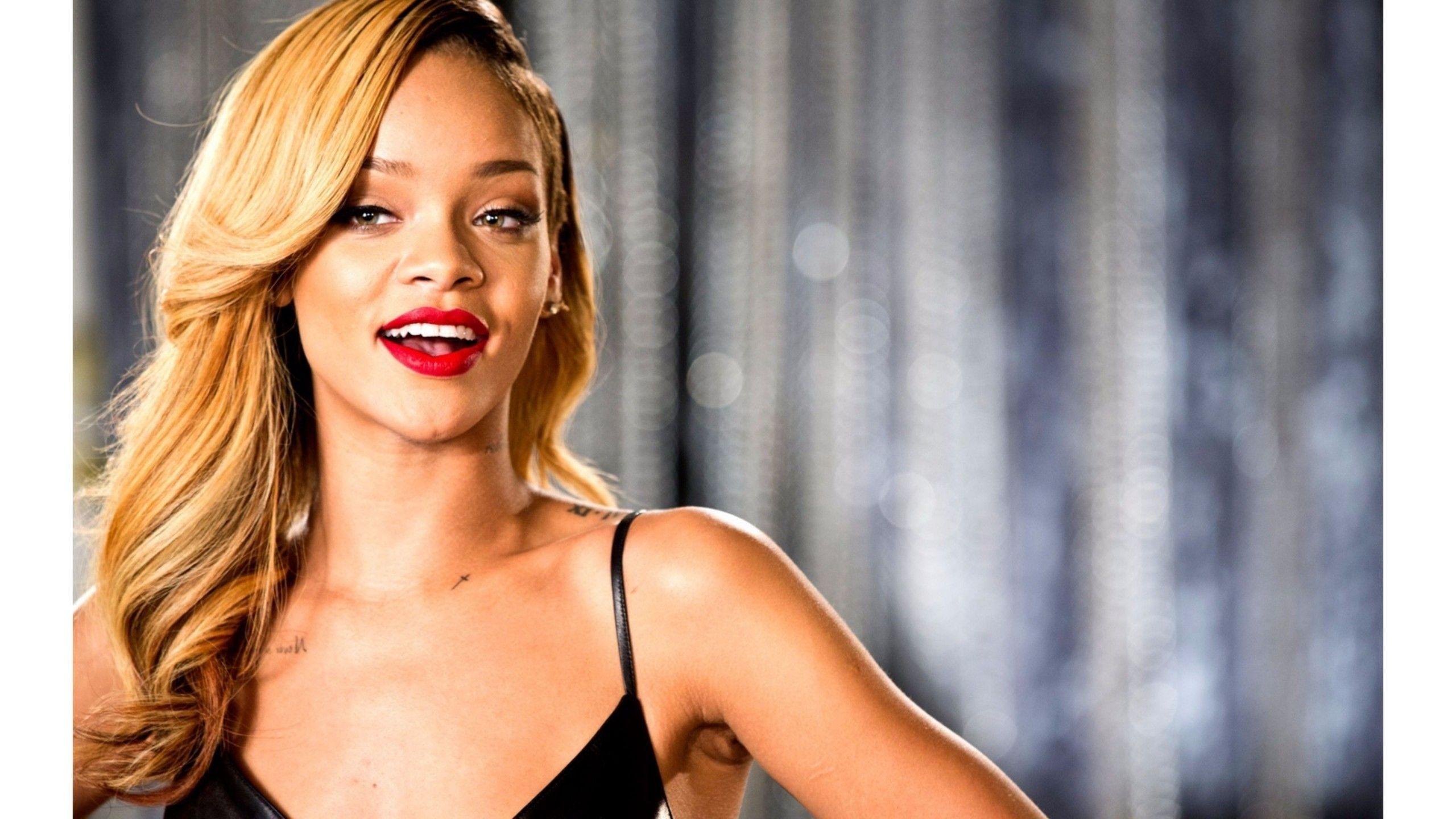 2560x1440 Wallpaper of Rihanna