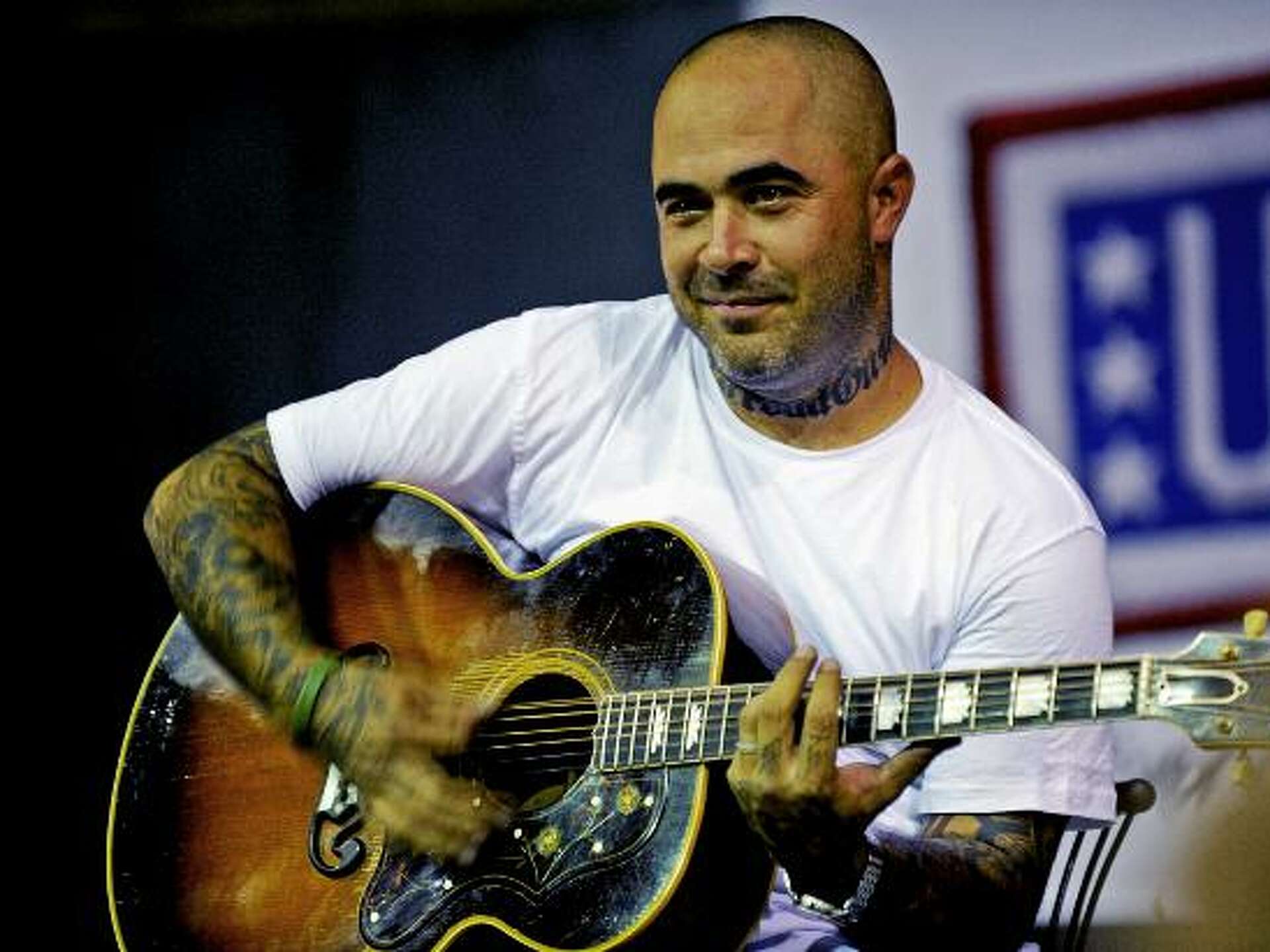 1920x1440 Hard Rocker Aaron Lewis Of Staind Brings A Bit Of That Down Home Sound