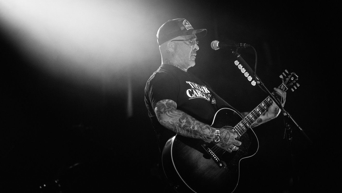 1320x743 Aaron Lewis to perform at the Macon City Auditorium