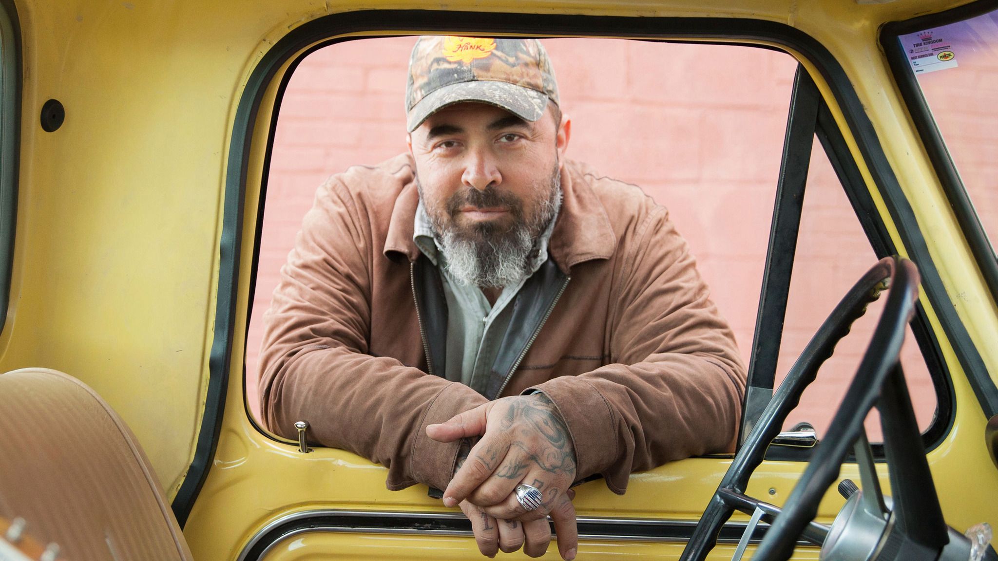2048x1152 Aaron Lewis Phone Wallpaper: Free 4K & HD Downloads