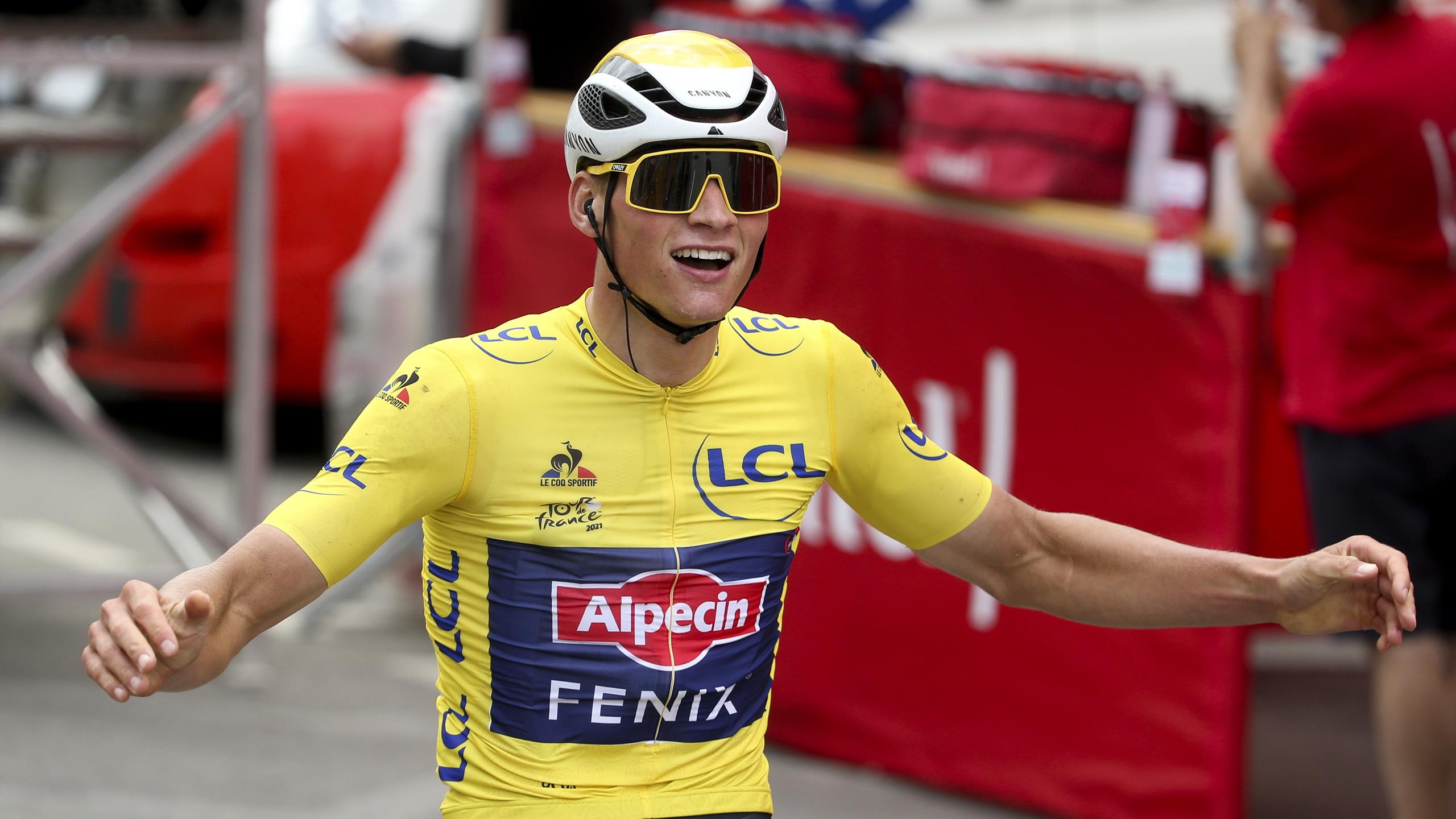 2560x1440 Tour de France 2021: Mathieu Van der Poel knew there would be trouble at Stage 3 finale