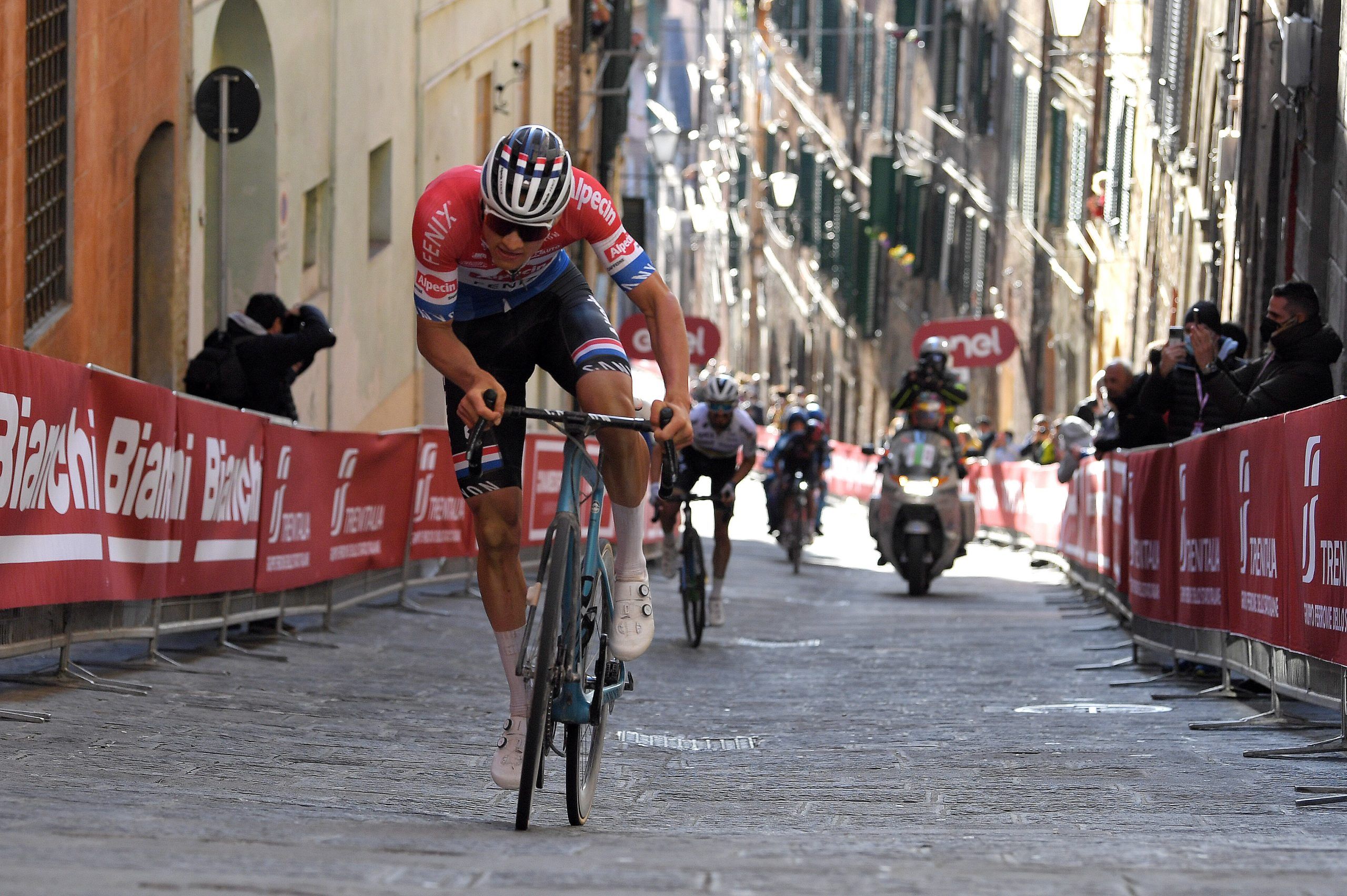 2560x1704 Lift off for Mathieu van der Poel as Dutchman powers to Strade Bianche victory