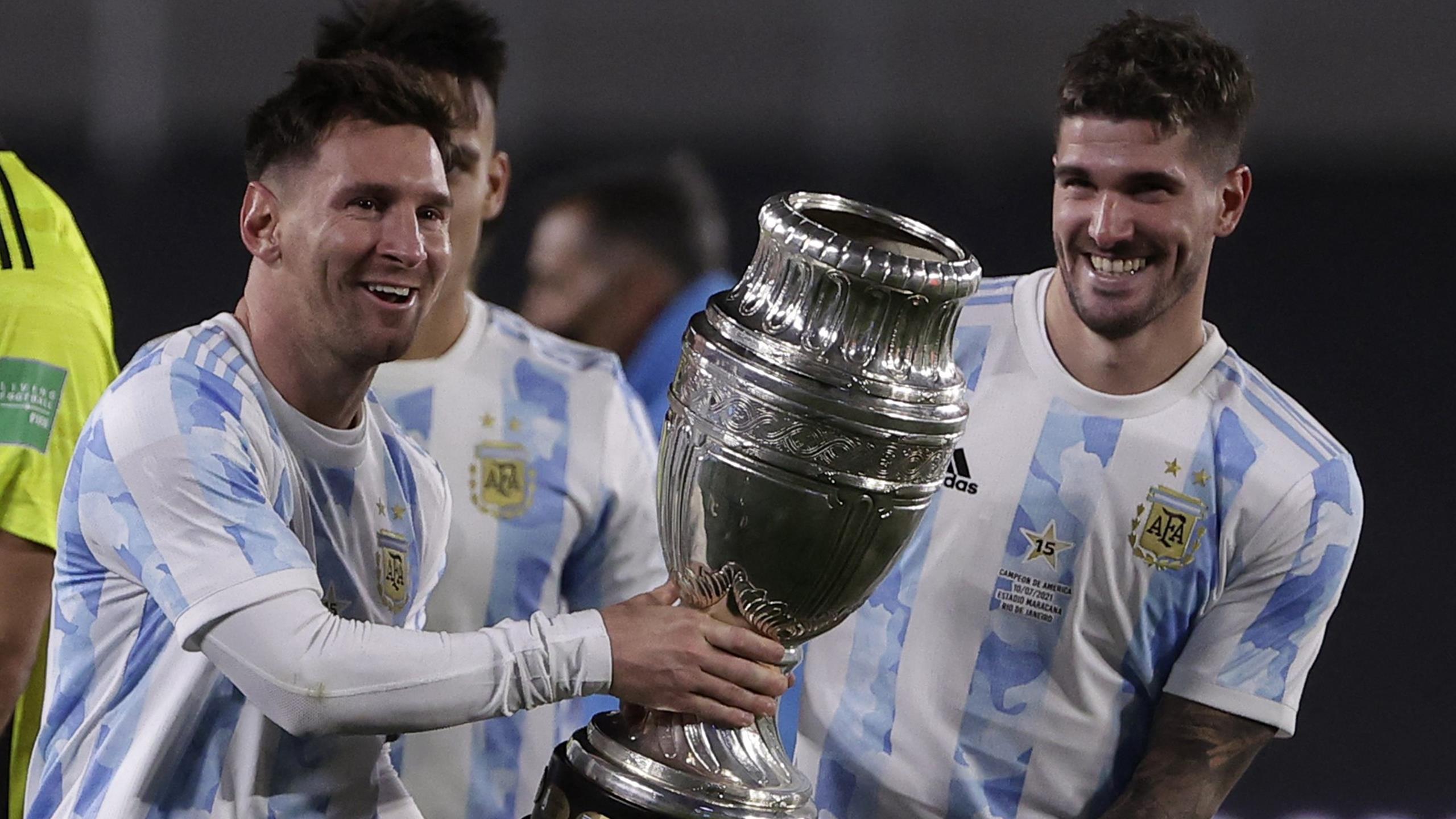 2560x1440 His head works faster' De Paul says that Lionel Messi operates on a different level ahead of the World Cup