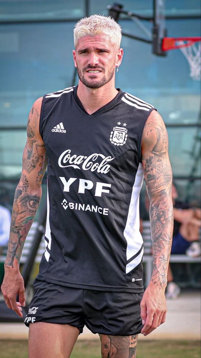 675x1200 Football wallpaper