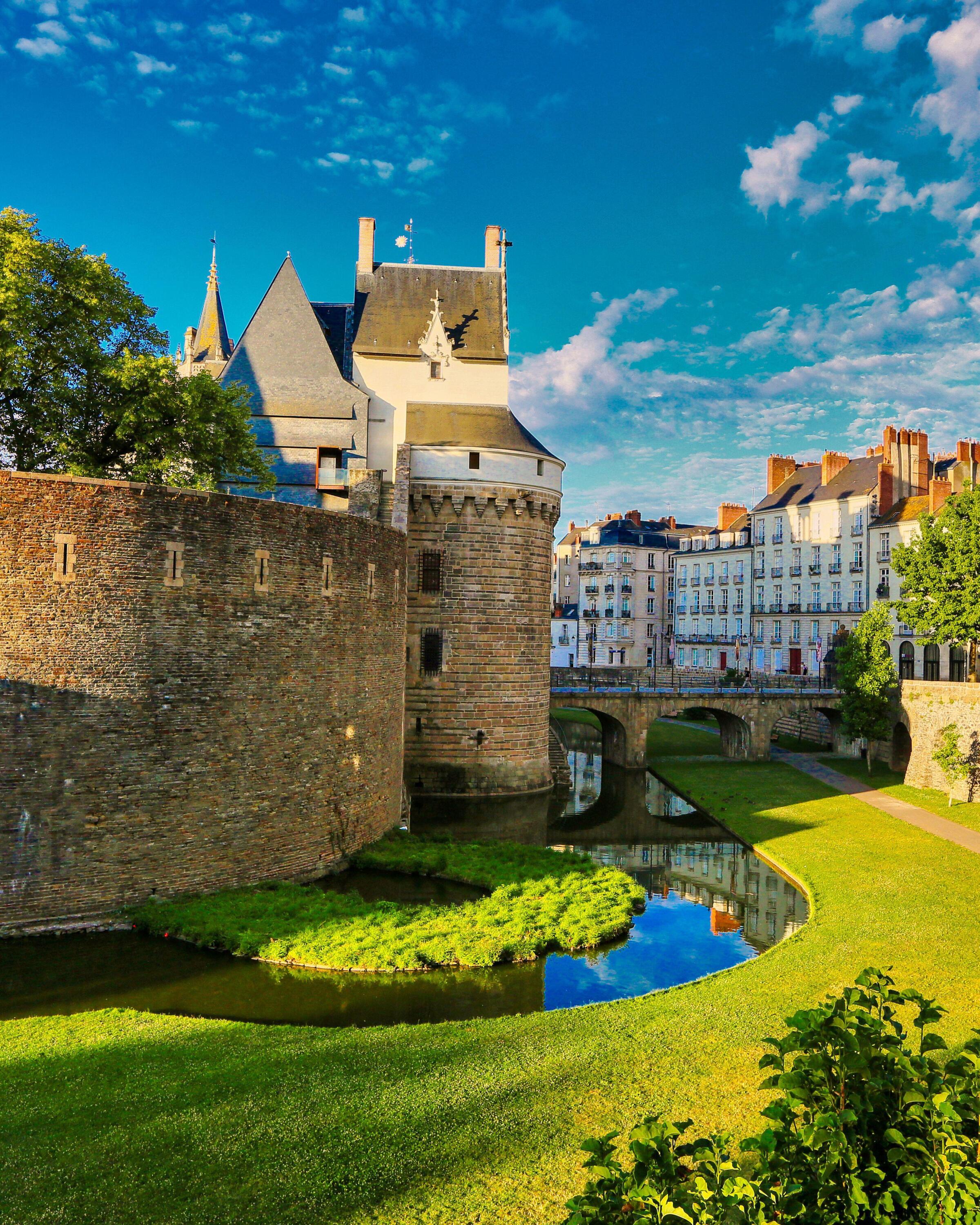 2400x3000 Bordeaux to Nantes Roadtrip Guide