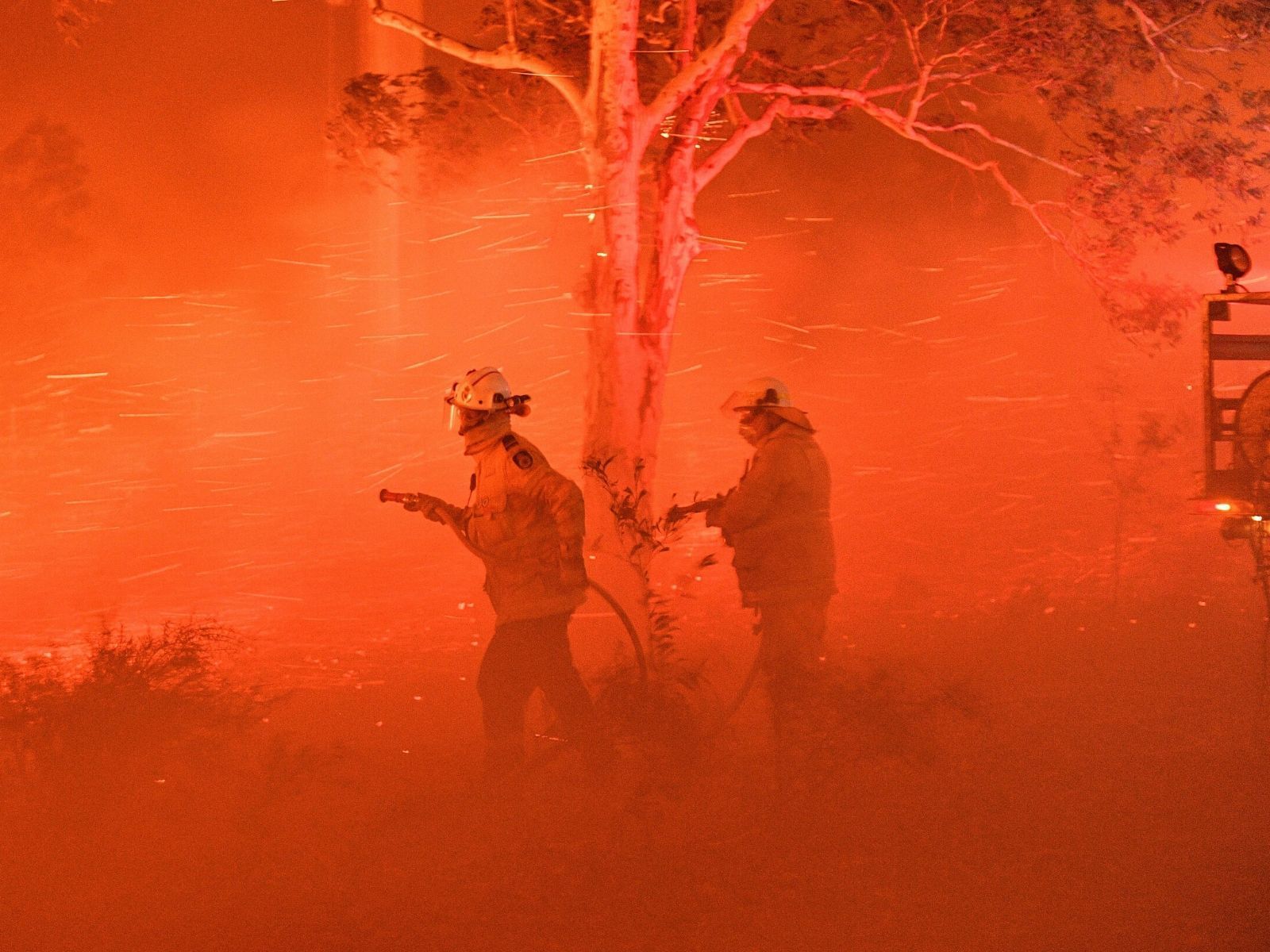 1600x1200 In photo: Australia's bushfires are still raging. Condé Nast Traveller India