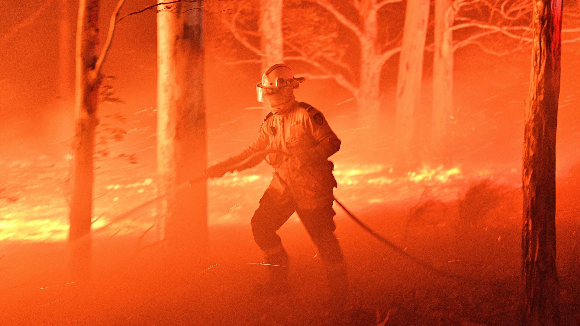 1920x1080 Australia fires: Thousands stranded as military deployed