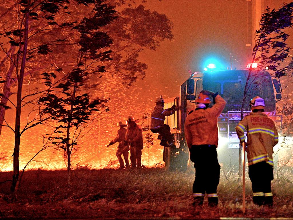1024x768 NSW bushfires: photo from the front line