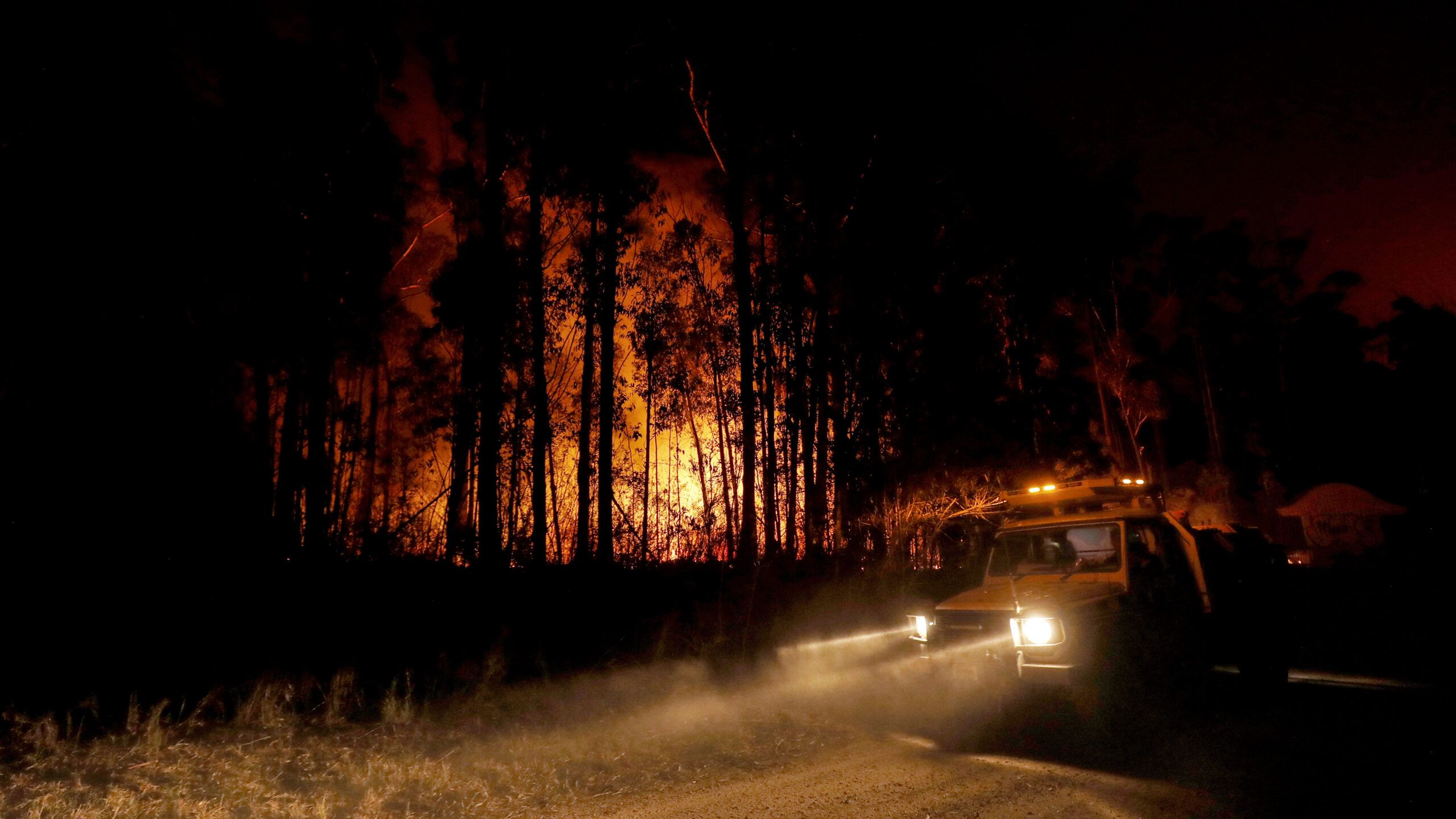 2560x1440 Bushfires In Australia May Get Even Worse With 'Horrible Day' On Horizon