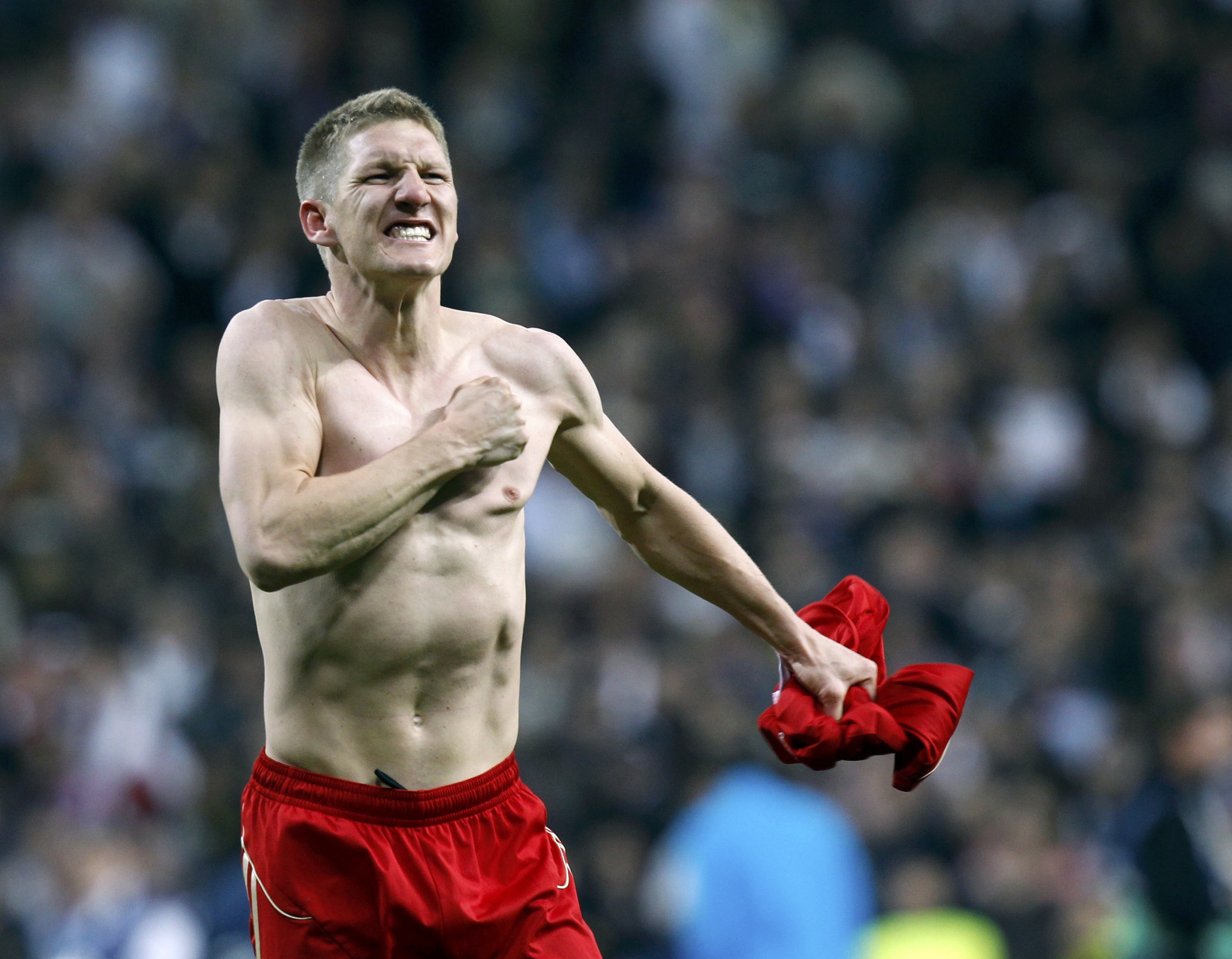 3500x2723 The football player of Bayern Bastian Schweinsteiger without t shirt Desktop wallpaper 1400x1050