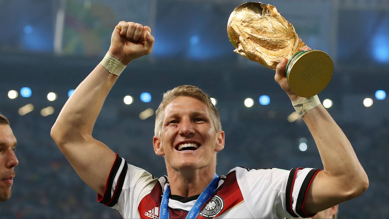 1600x900 WINNER STAYS ON with Bastian Schweinsteiger