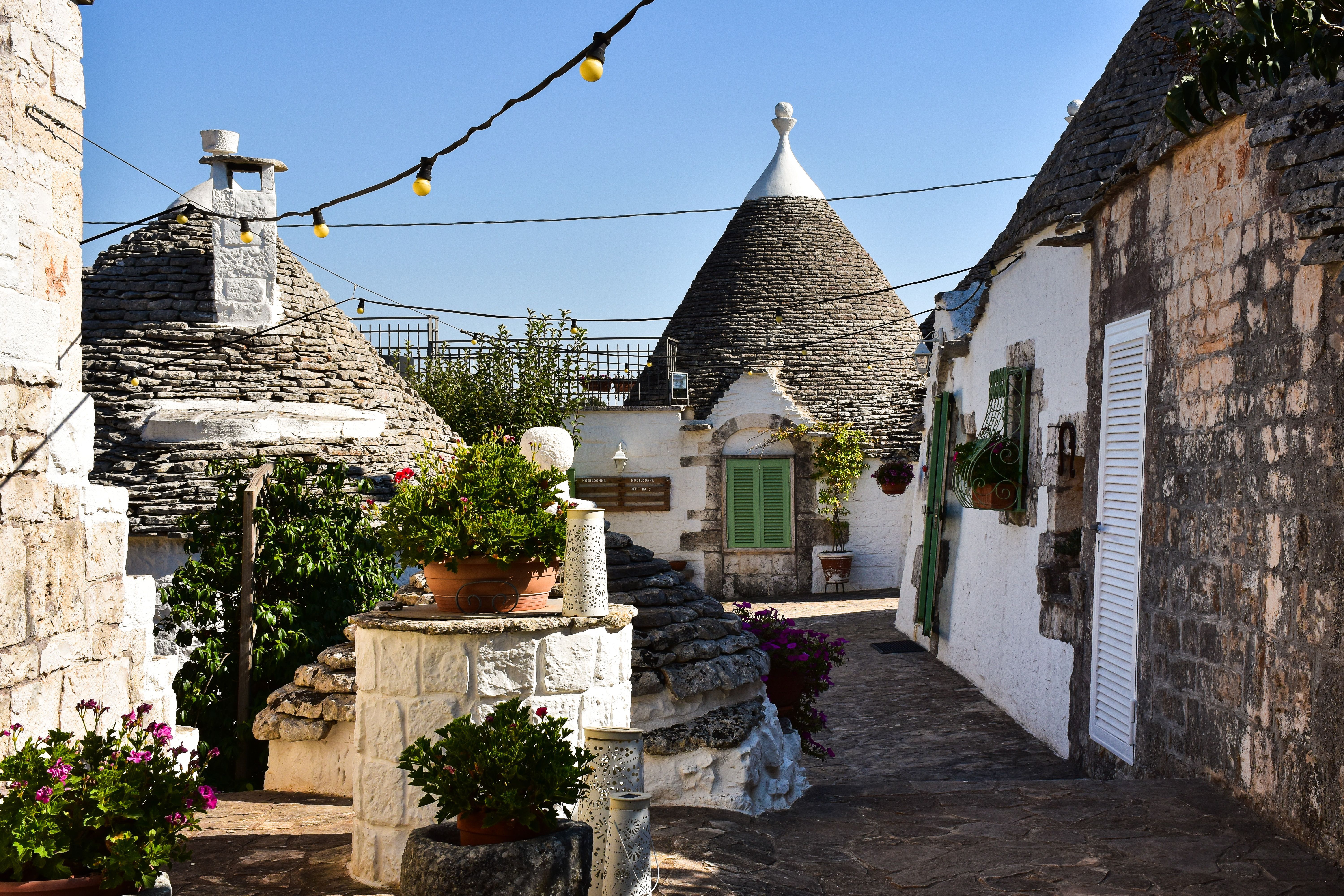 6000x4000 Charming Trulli Houses in Alberobello, Italy · Free