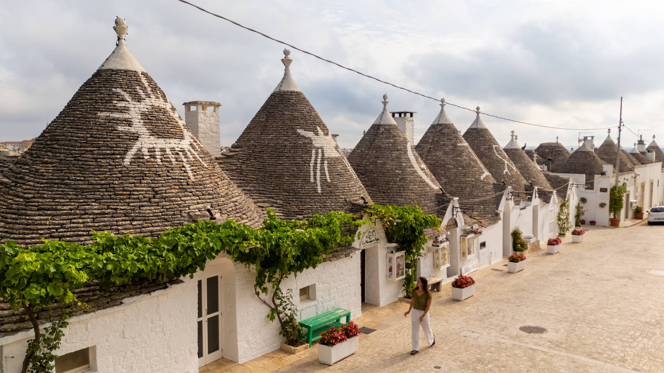 2560x1440 Best photo spots in Alberobello, Italy Travelling Kangaroos