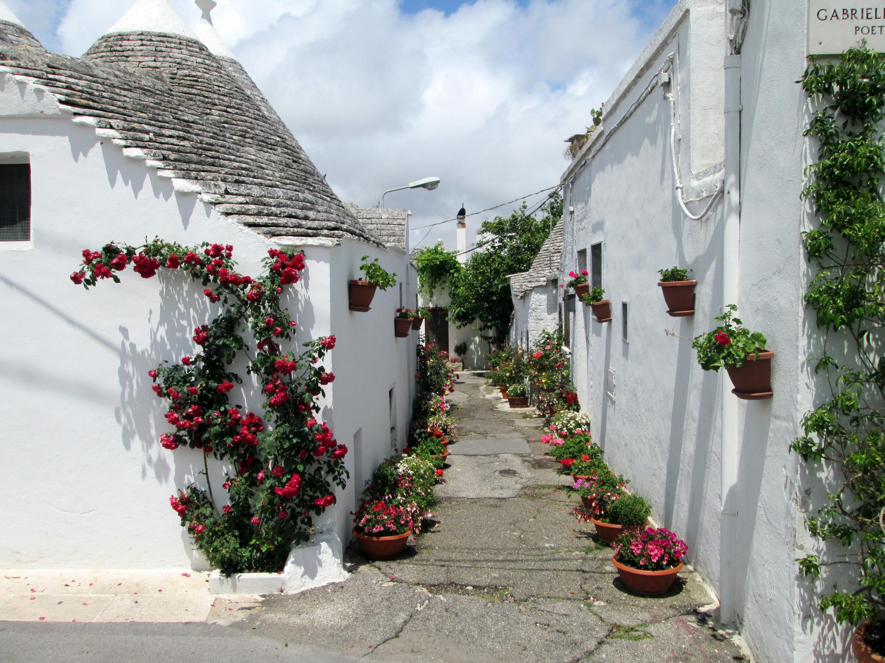3000x2250 Alberobello Wallpaper