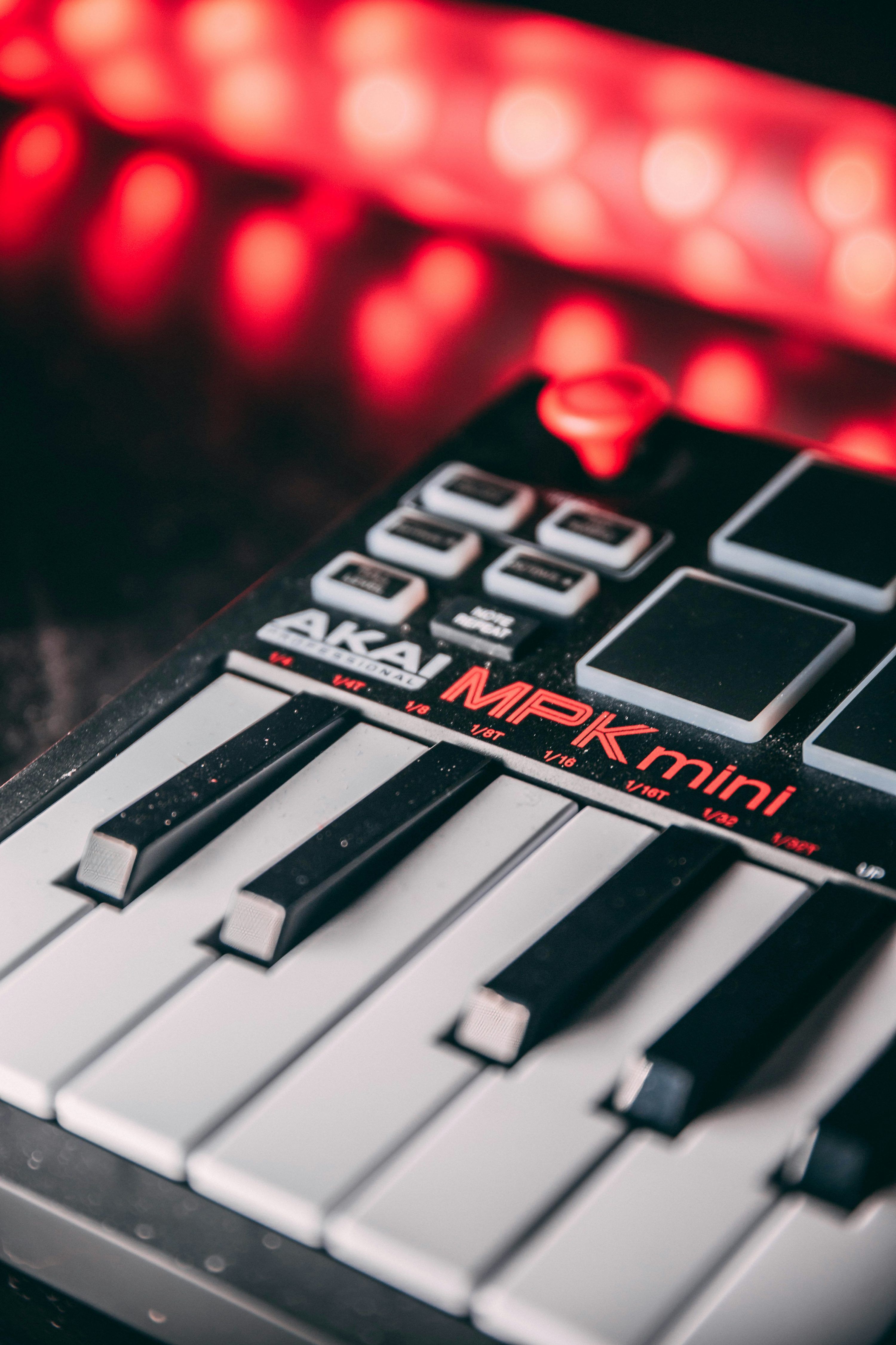 3000x4500 Midi Keyboard Picture. Download Free Image