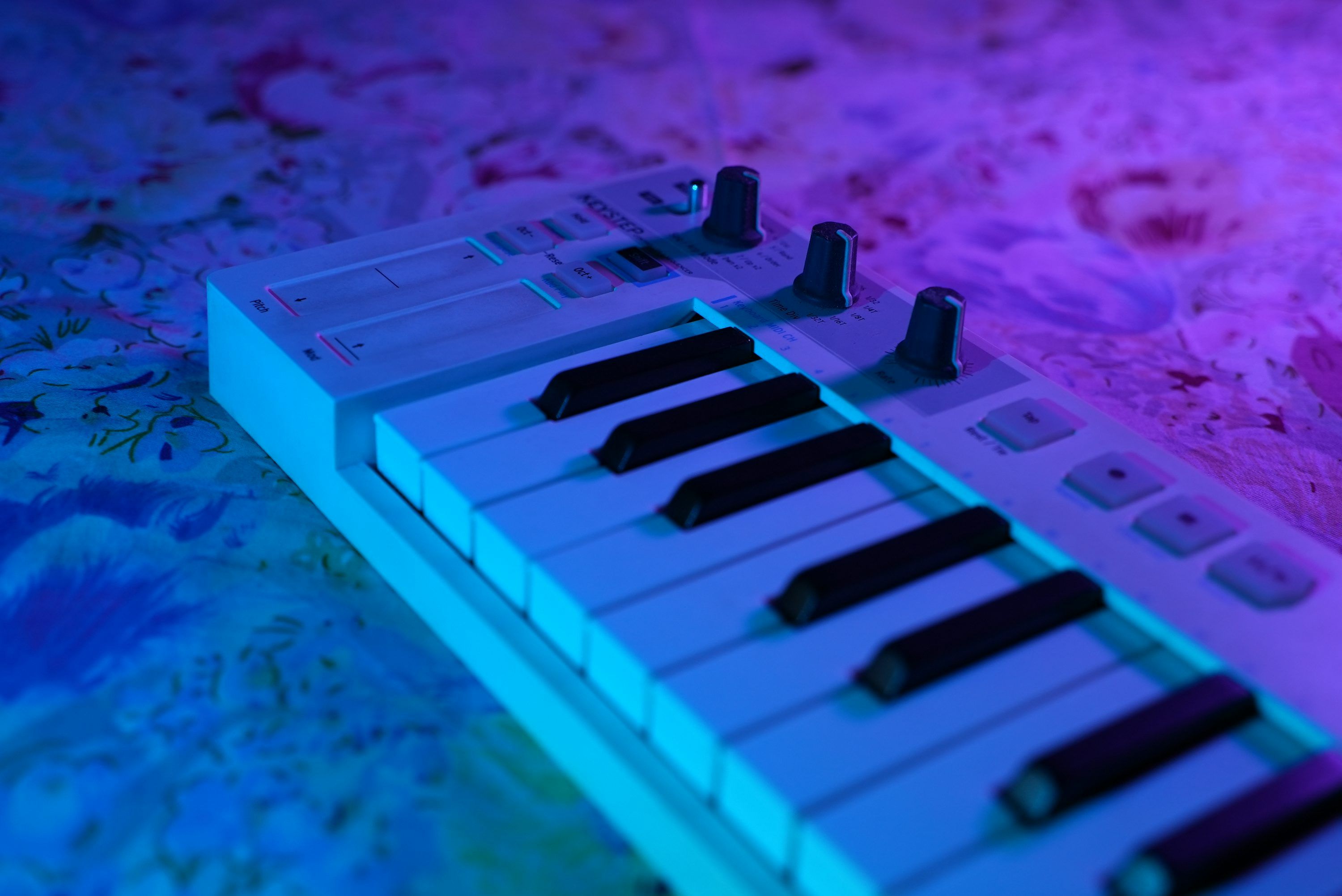 3000x2004 A close up of a keyboard on a table photo