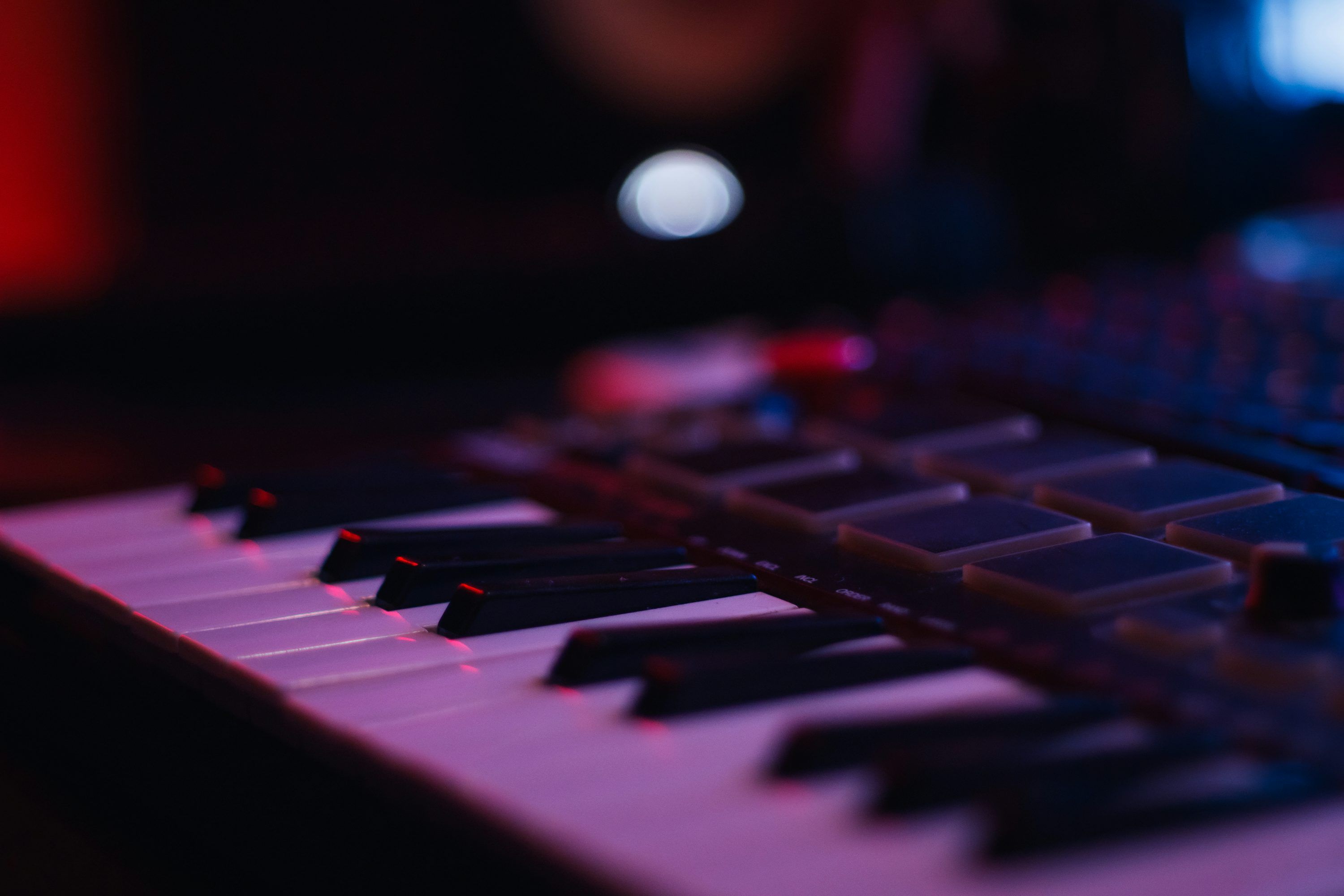 3000x2000 Close Up Of A Midi Keyboard With Purple Lighting Photo