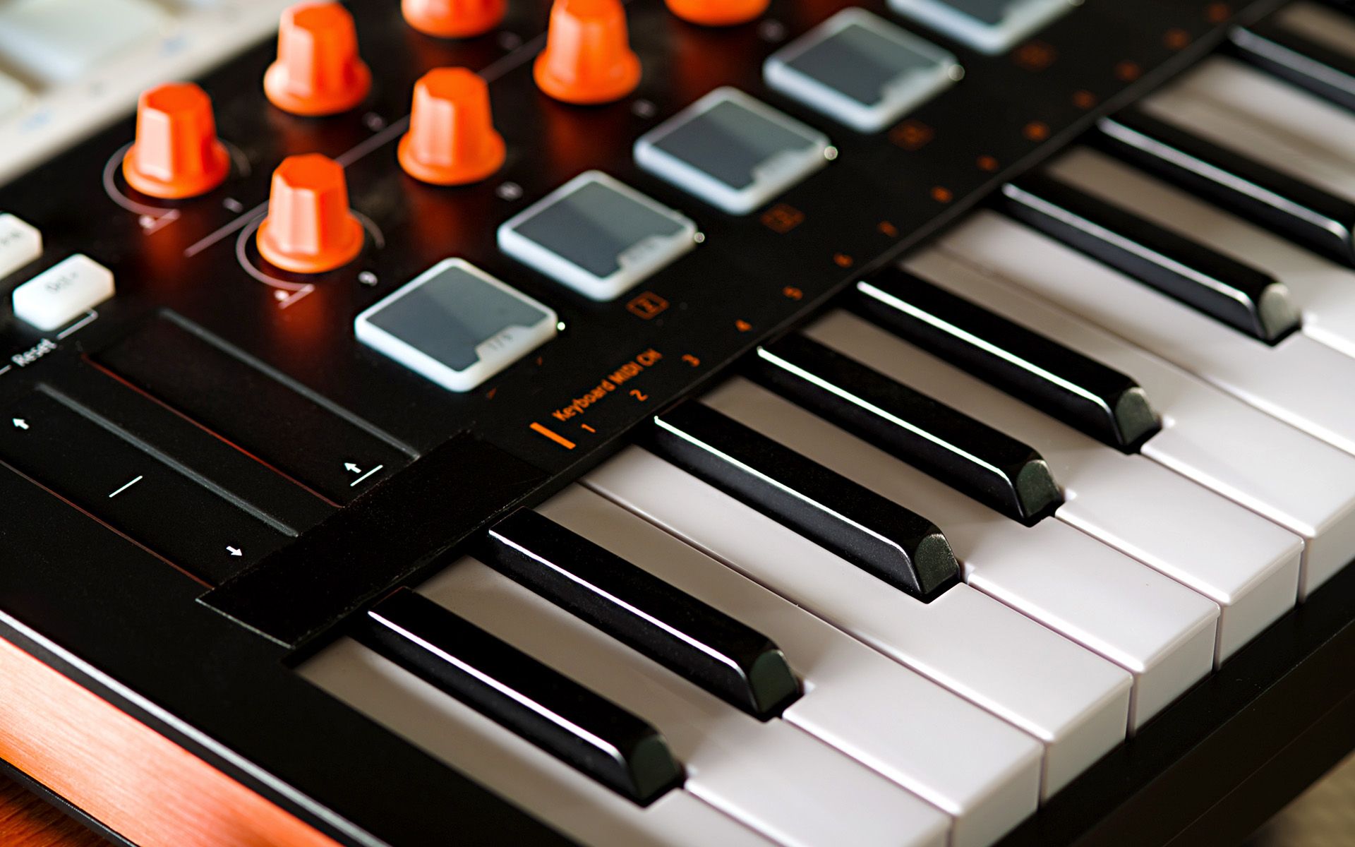 1920x1200 Buying a MIDI Controller? Here's What to Know