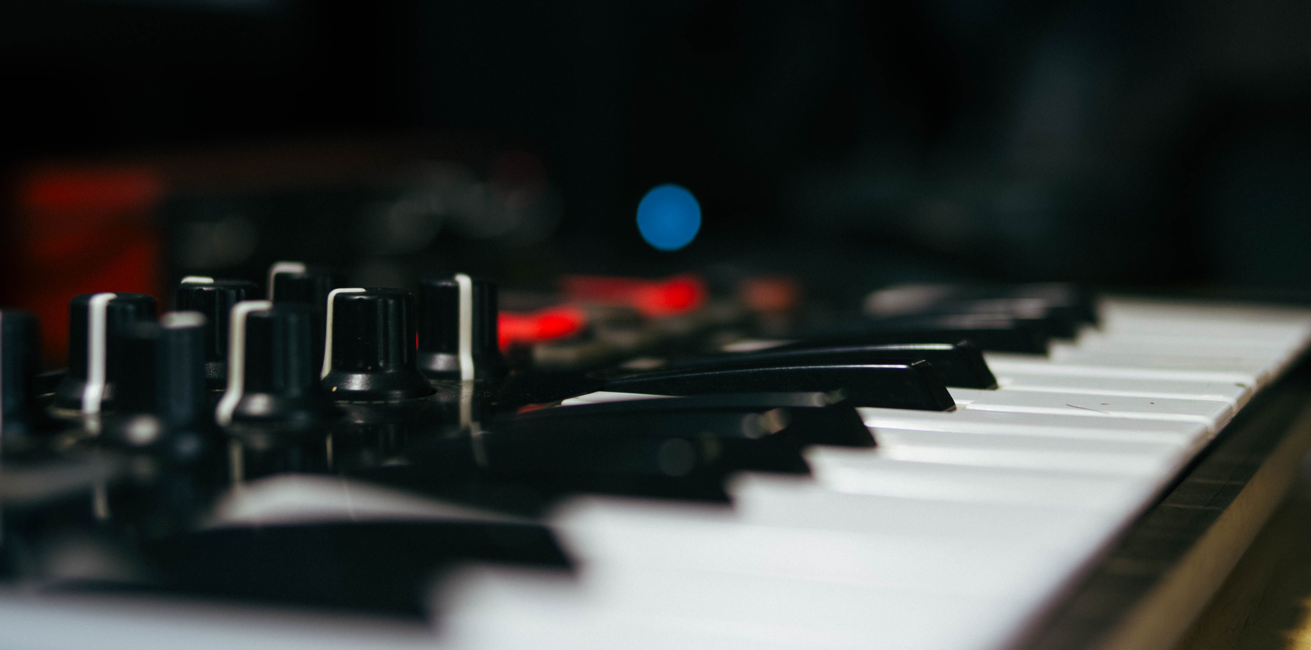 4592x2277 Turned On Midi Channel · Free