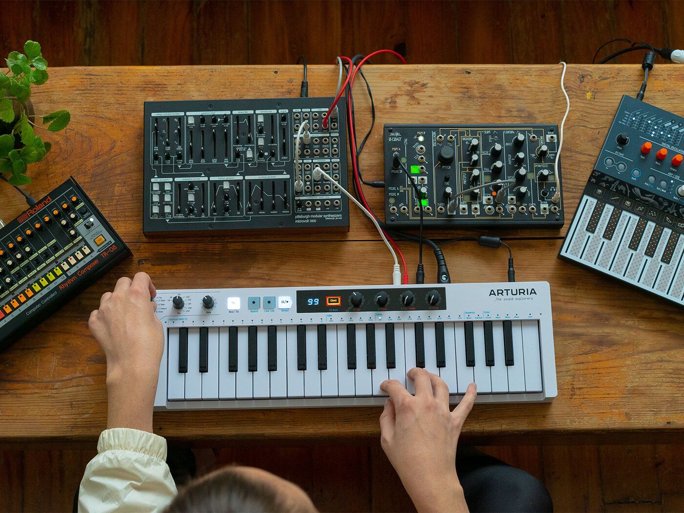 1400x1050 Best MIDI Keyboards for Music Producers