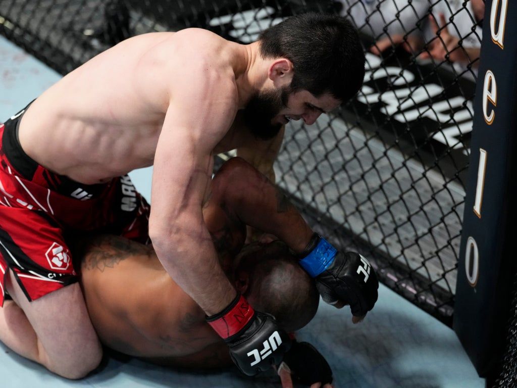 1024x768 UFC Fight Night results: Islam Makhachev finishes