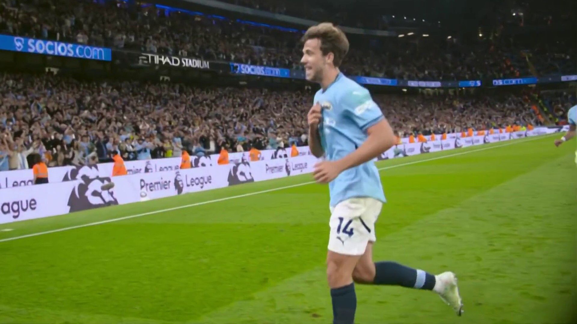 1920x1080 Gonzalez slots home Man City's third v. Cherries