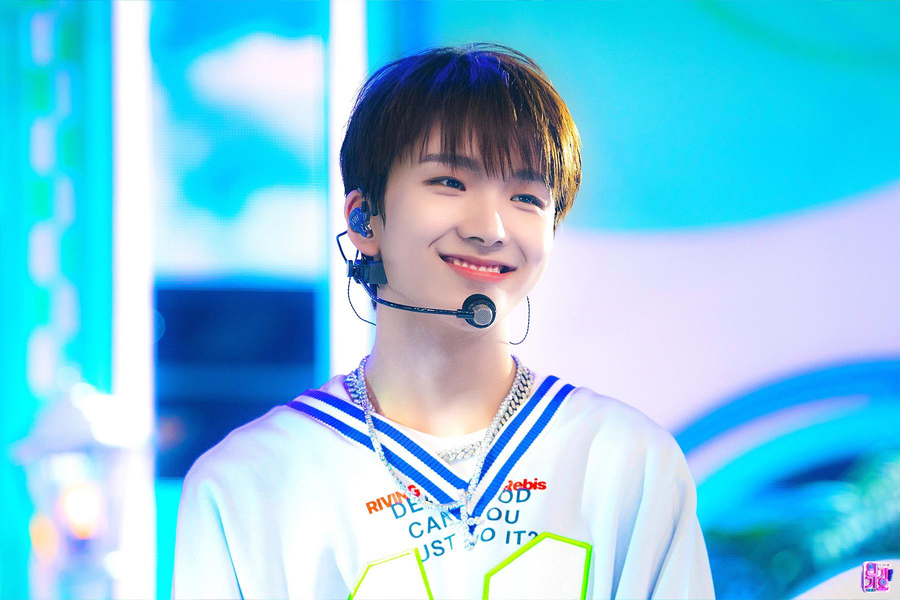 1800x1200 Park Jihu X BOYNEXTDOOR Woonhak Boy (orig. NewJeans) [230723 Special Stage Performance Photo] SBS Inkigayo : R BOYNEXTDOOR_