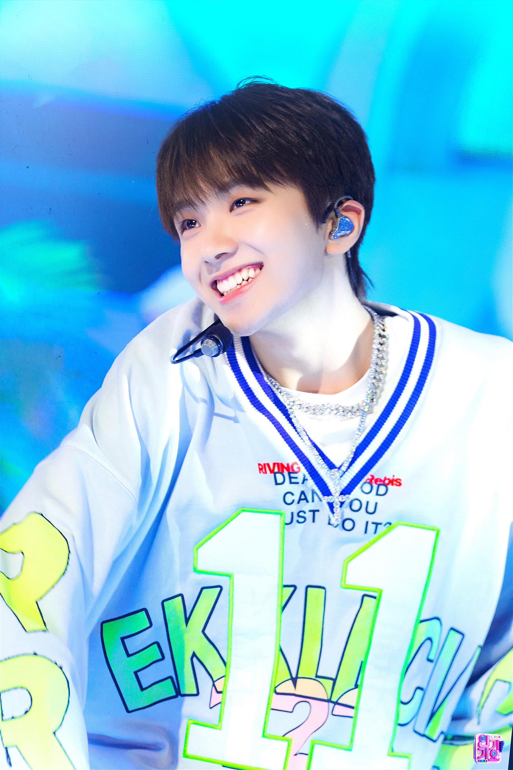 1800x2700 Park Jihu X BOYNEXTDOOR Woonhak Boy (orig. NewJeans) [230723 Special Stage Performance Photo] SBS Inkigayo : R BOYNEXTDOOR_