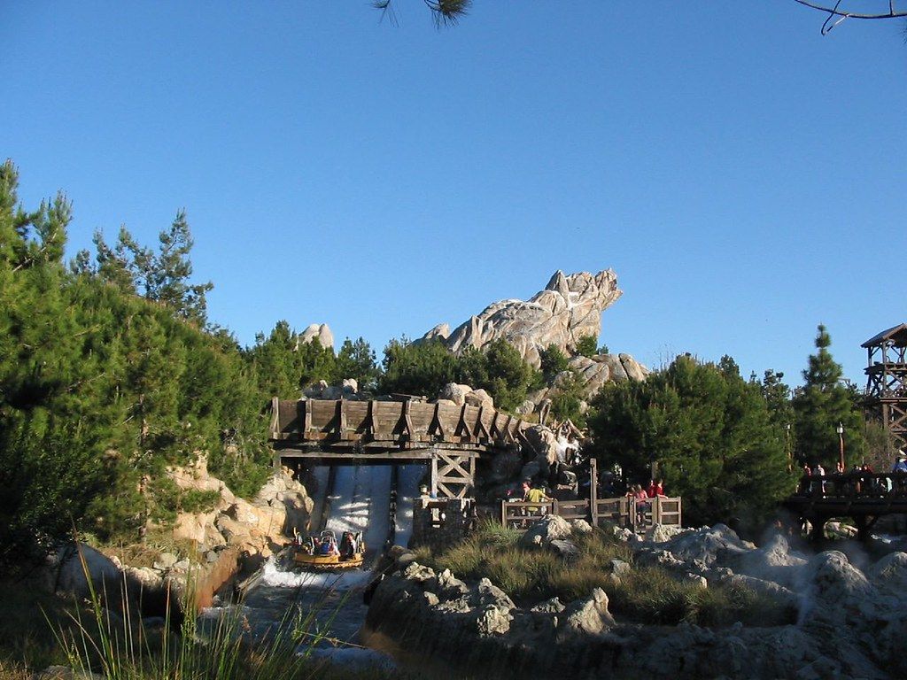 1024x768 Grizzly River Run at DCA. Disney's California Adventure Gri