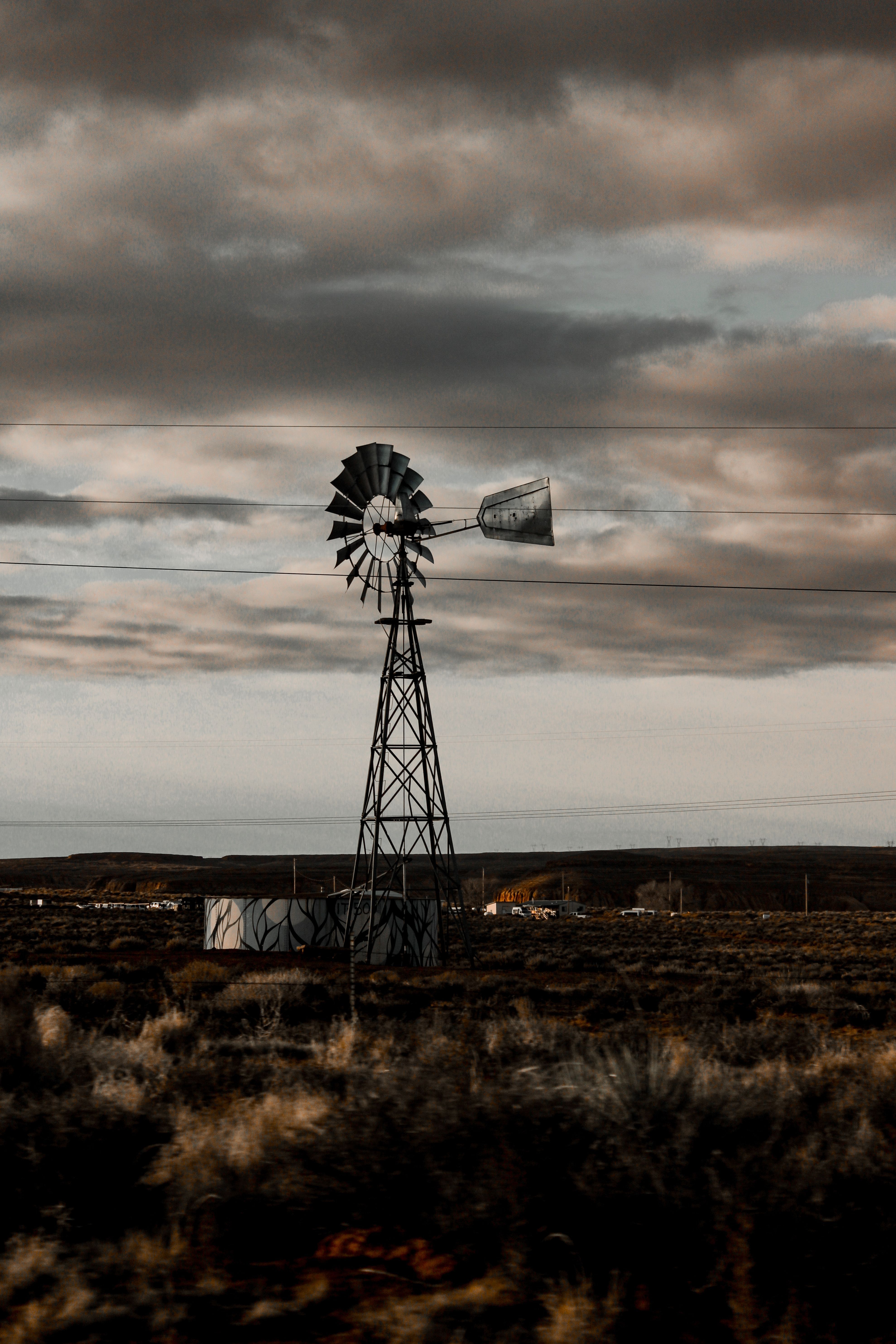 3957x5935 Rustic Windmill in Arizona Desert Landscape · Free