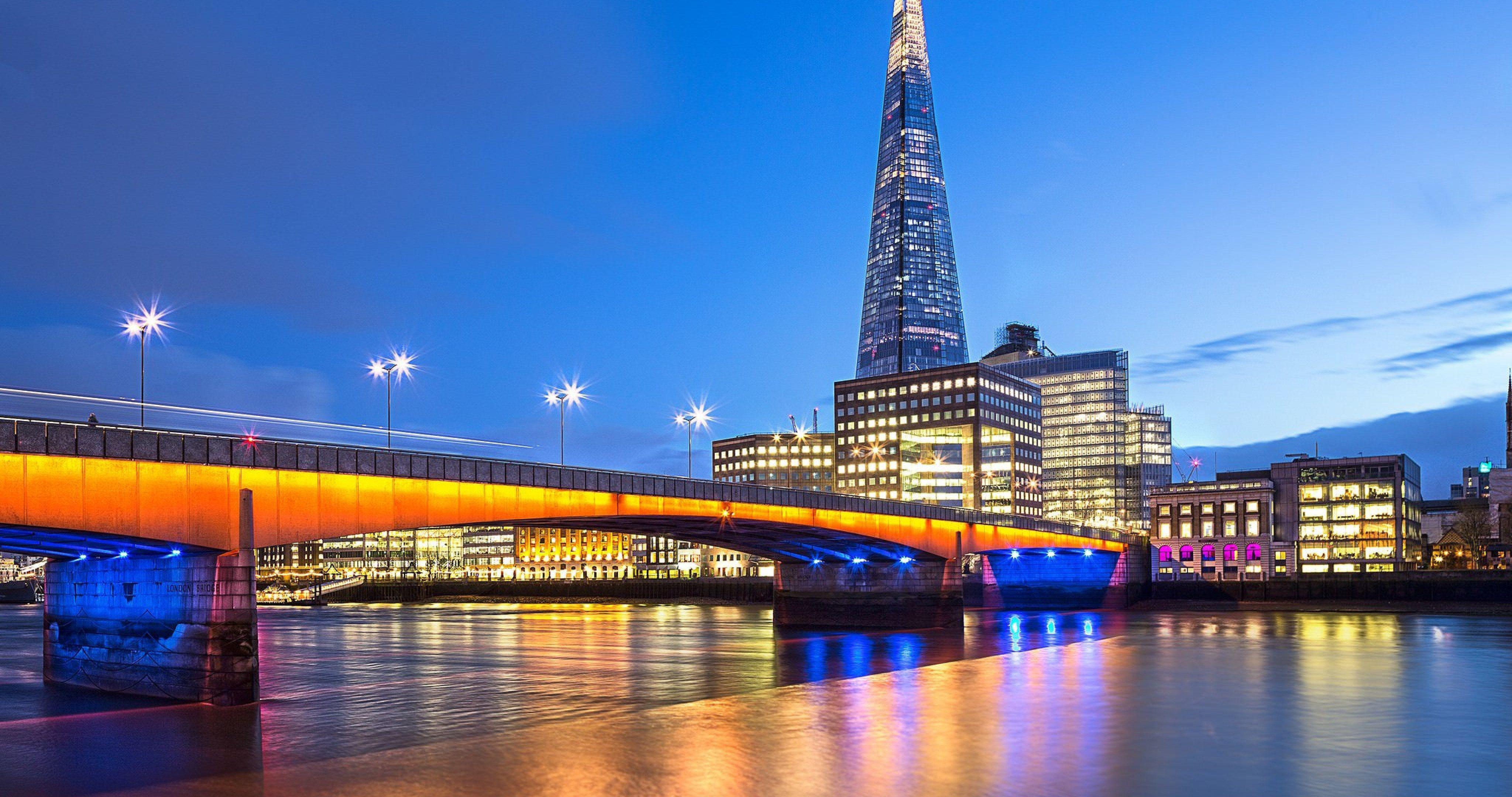 Uk capital cities. The Shard, Лондон, Великобритания. Небоскреб «Шард» в Лондоне, Великобритания. Лондонский небоскрёб the Shard.. Небоскреб осколок Лондон.