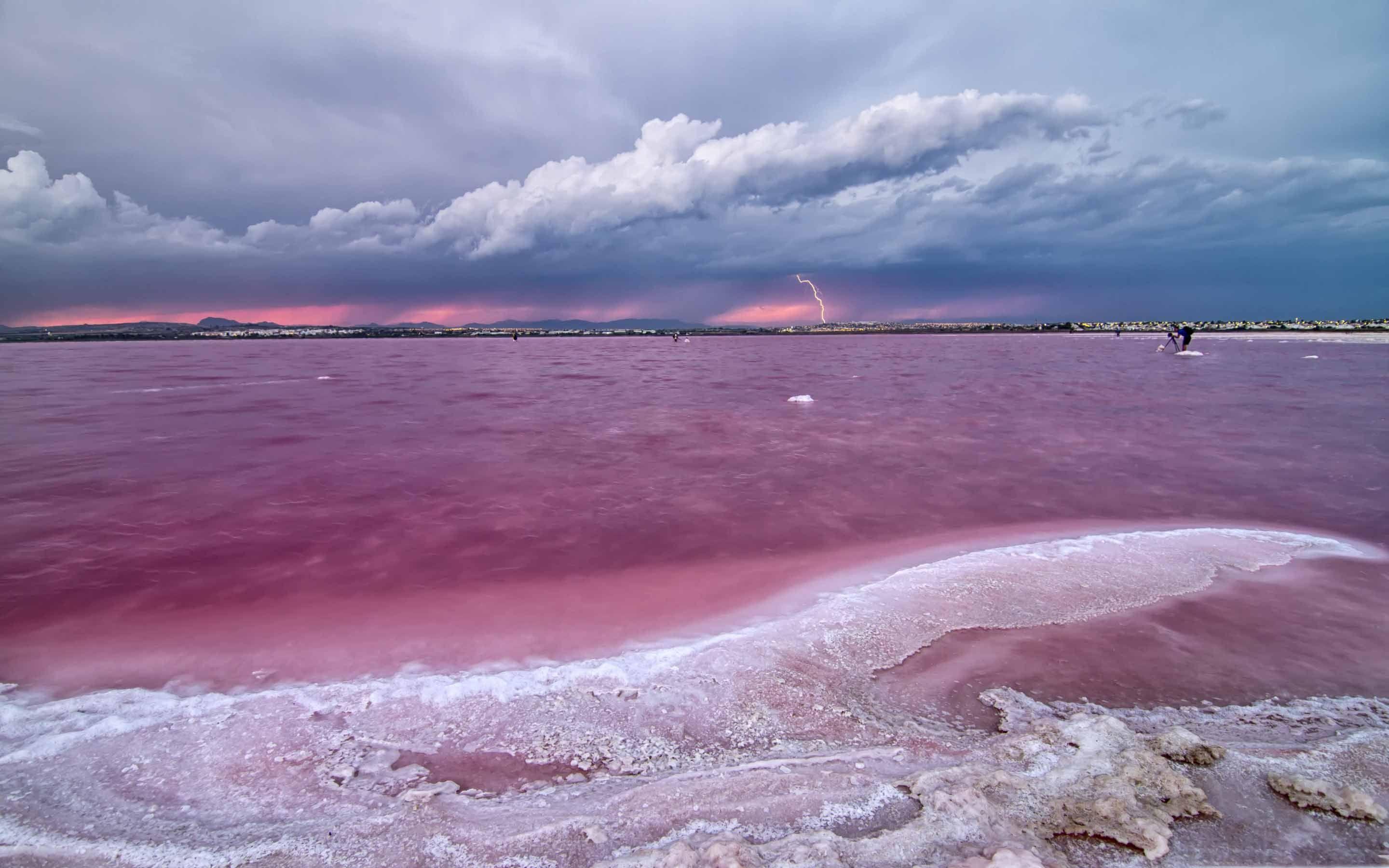 2880x1800 Pink Lake In Spain Mac Wallpaper Download