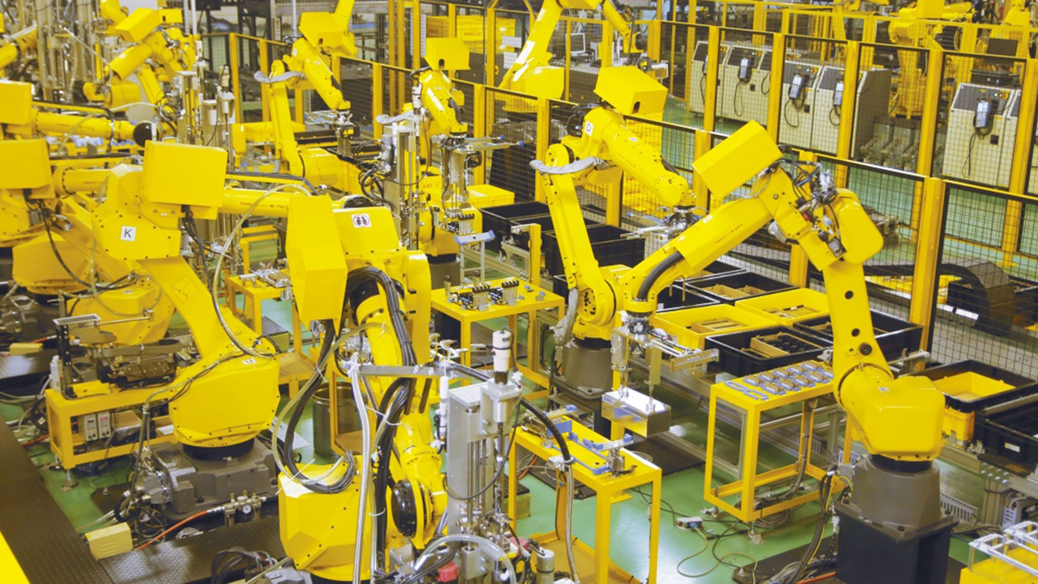 2048x1152 Robots, the maker of robots, in FANUC's dark factory